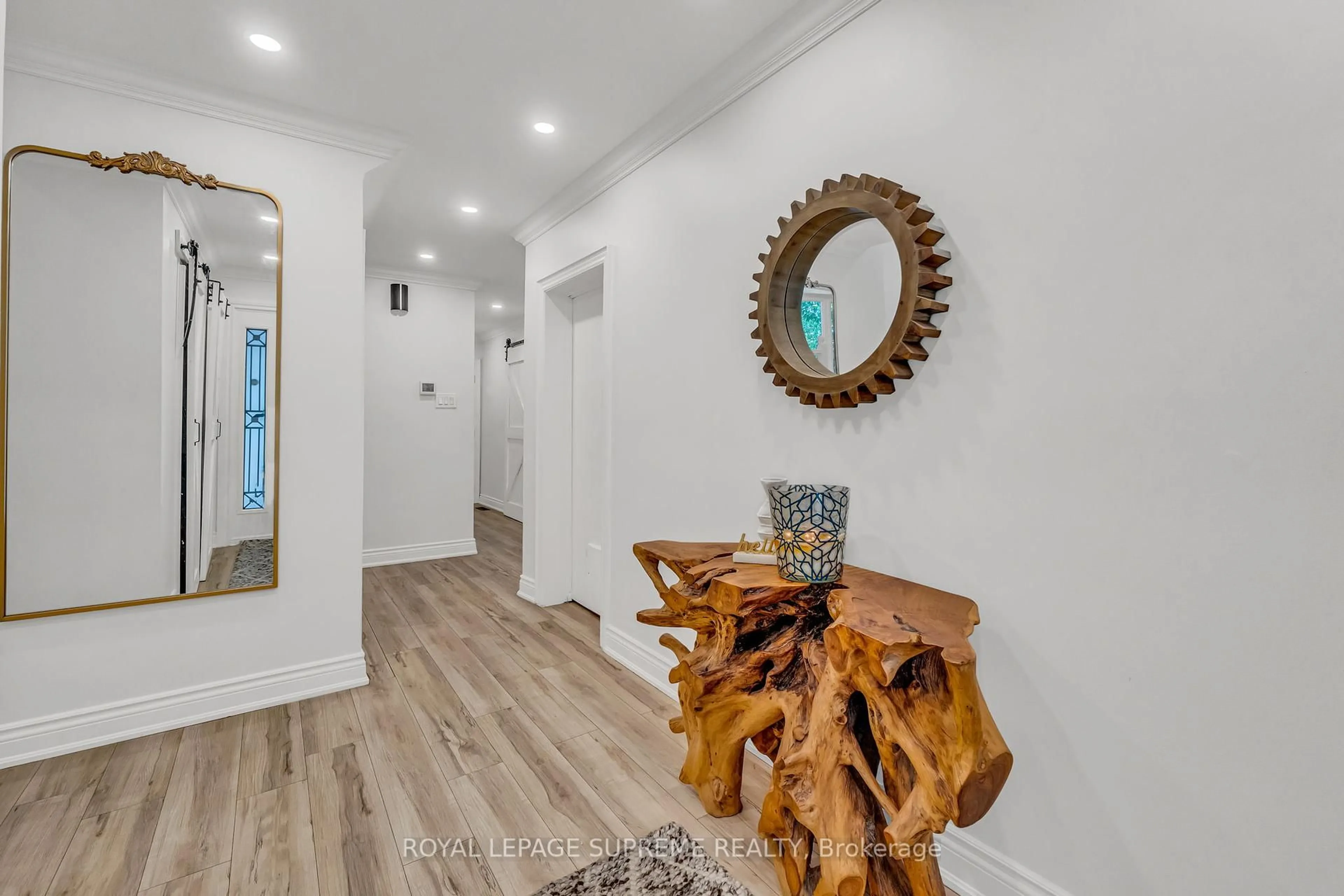 Indoor entryway for 3572 Beechollow Cres, Mississauga Ontario L4Y 3T2