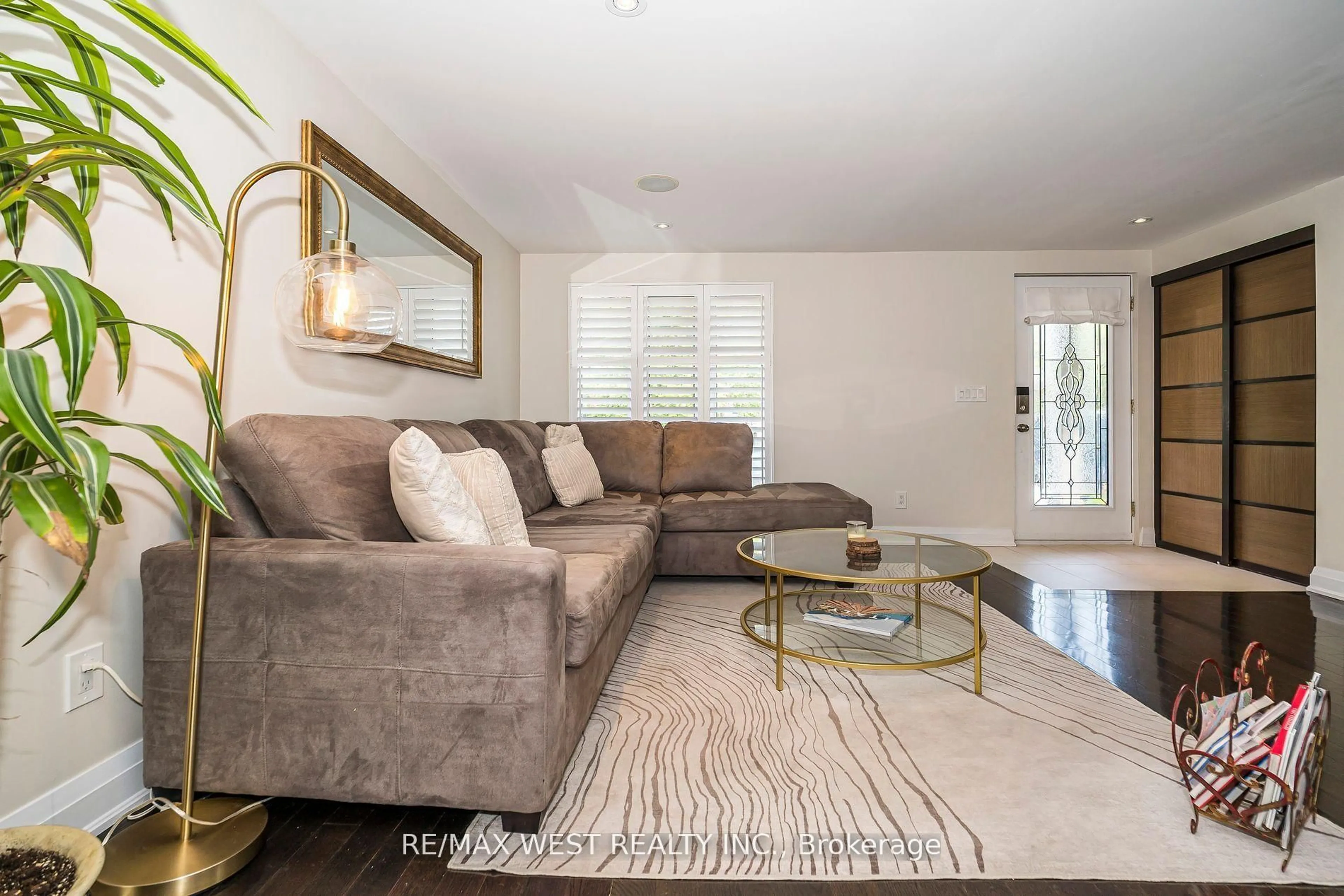 Living room with furniture, unknown for 111 Hay Ave, Toronto Ontario M8Z 1G3