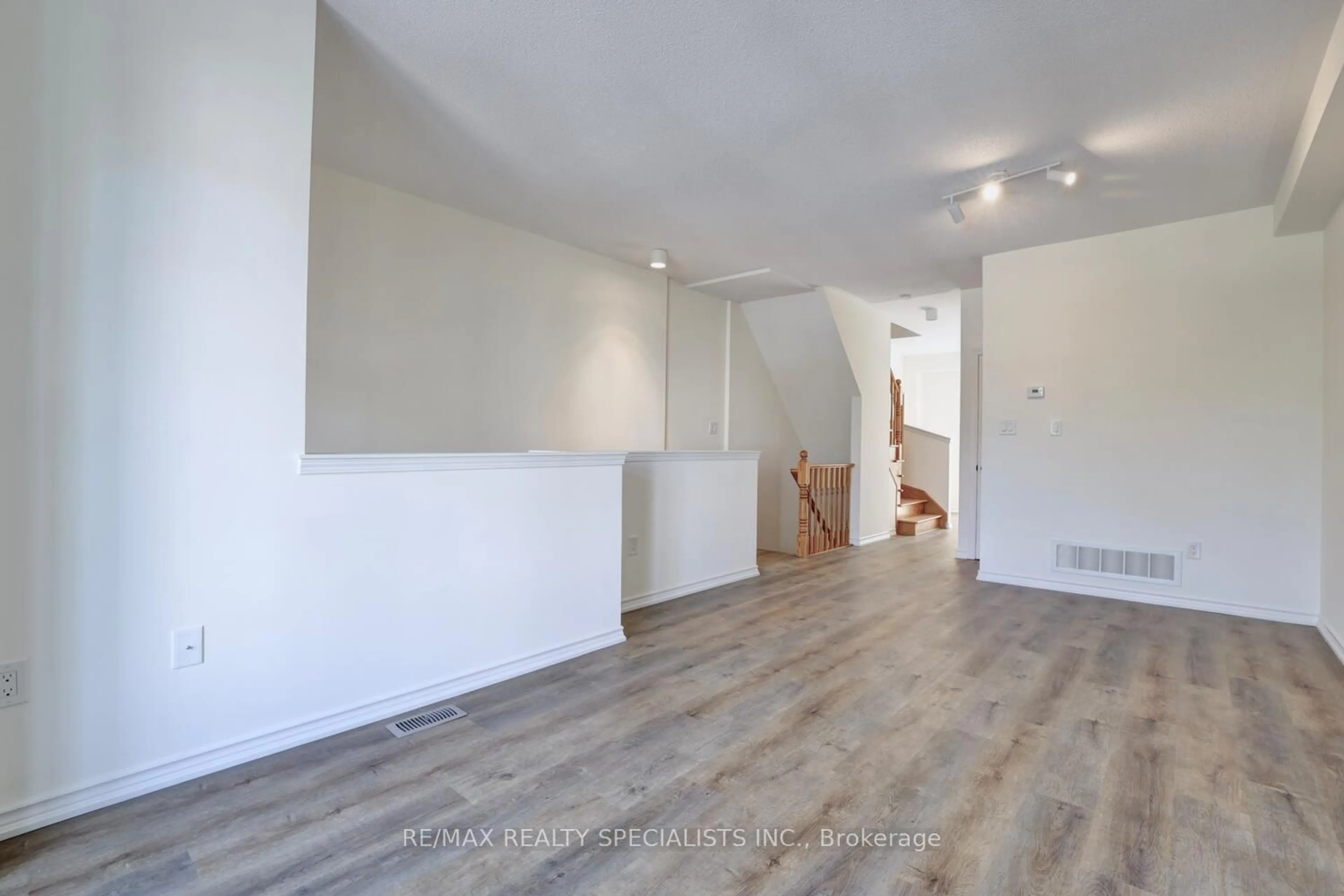 Unknown for 280 Hillcrest Ave #37, Mississauga Ontario L5B 4L3