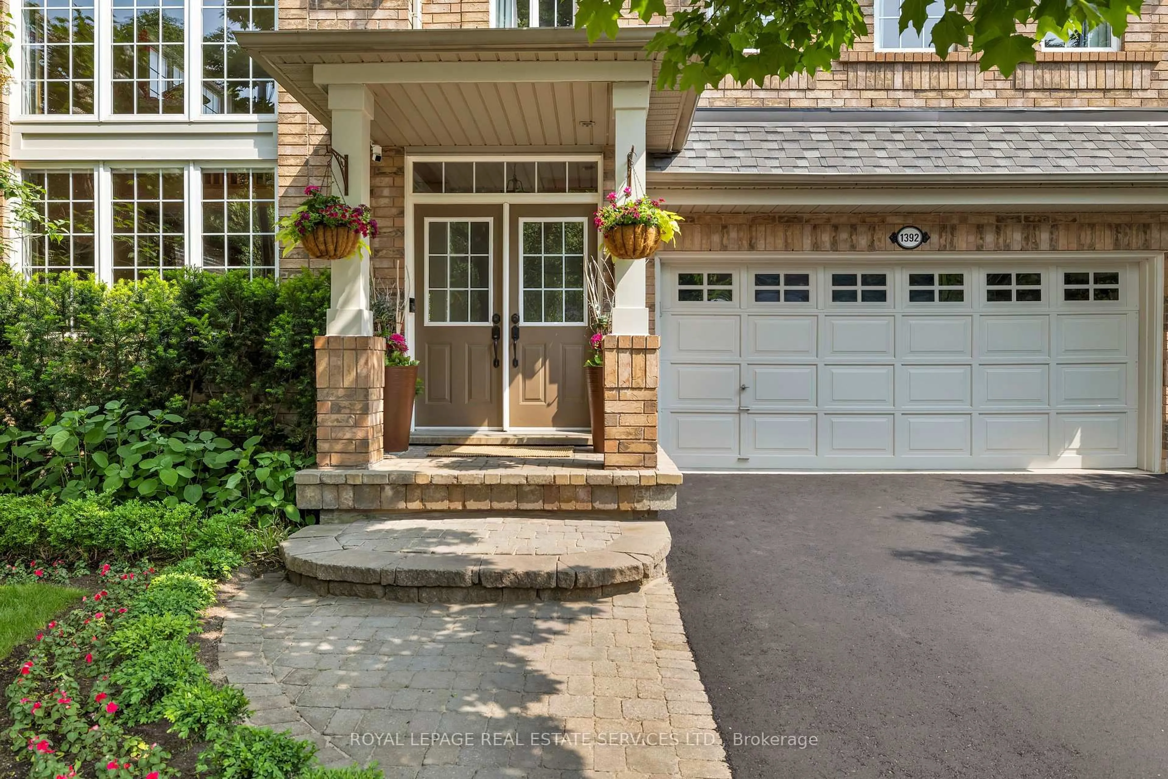 Home with brick exterior material, street for 1392 Pinecliff Rd, Oakville Ontario L6M 3Z1