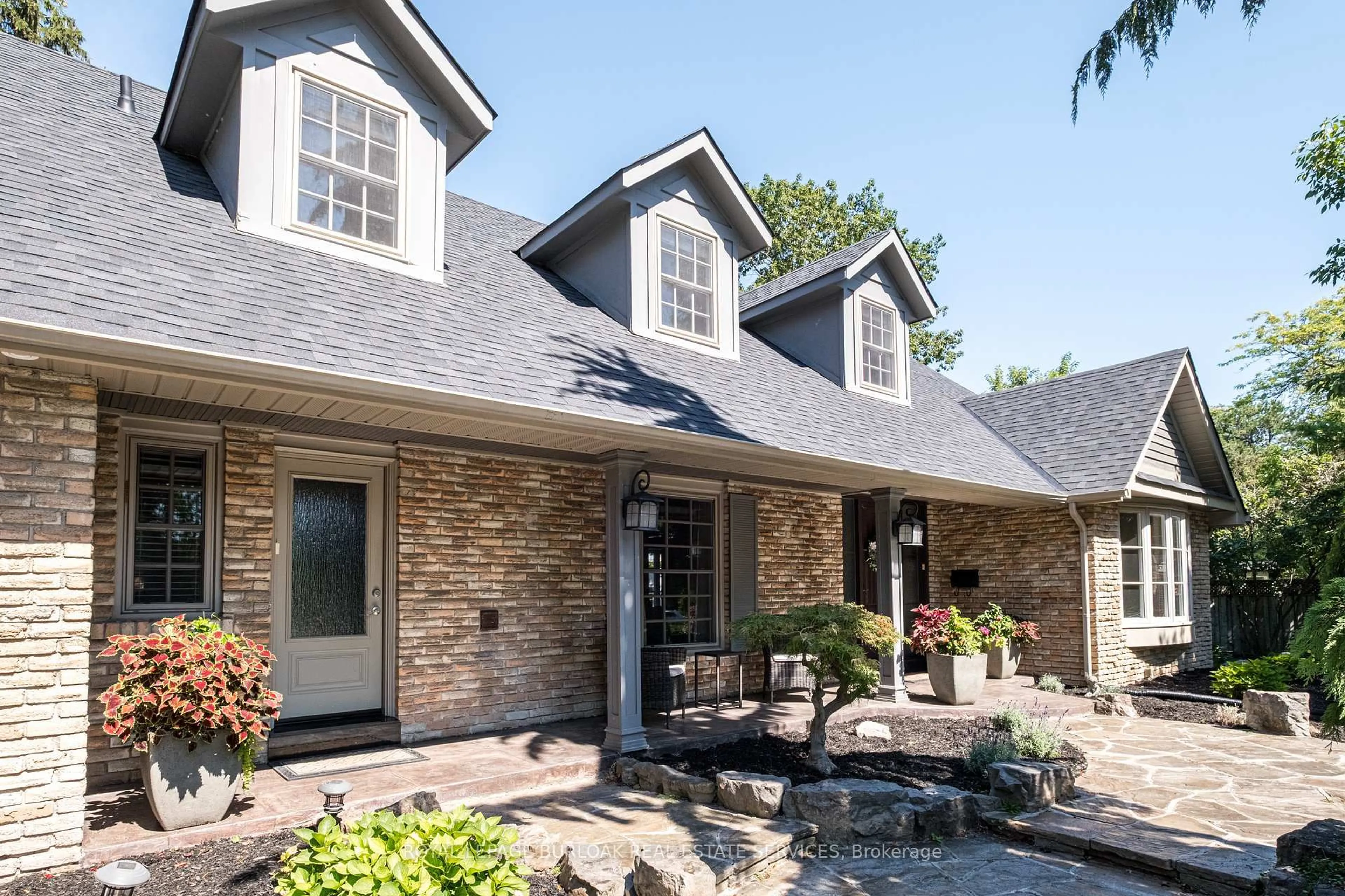 Home with brick exterior material, street for 1577 Old Spar Crt, Mississauga Ontario L5J 1B4