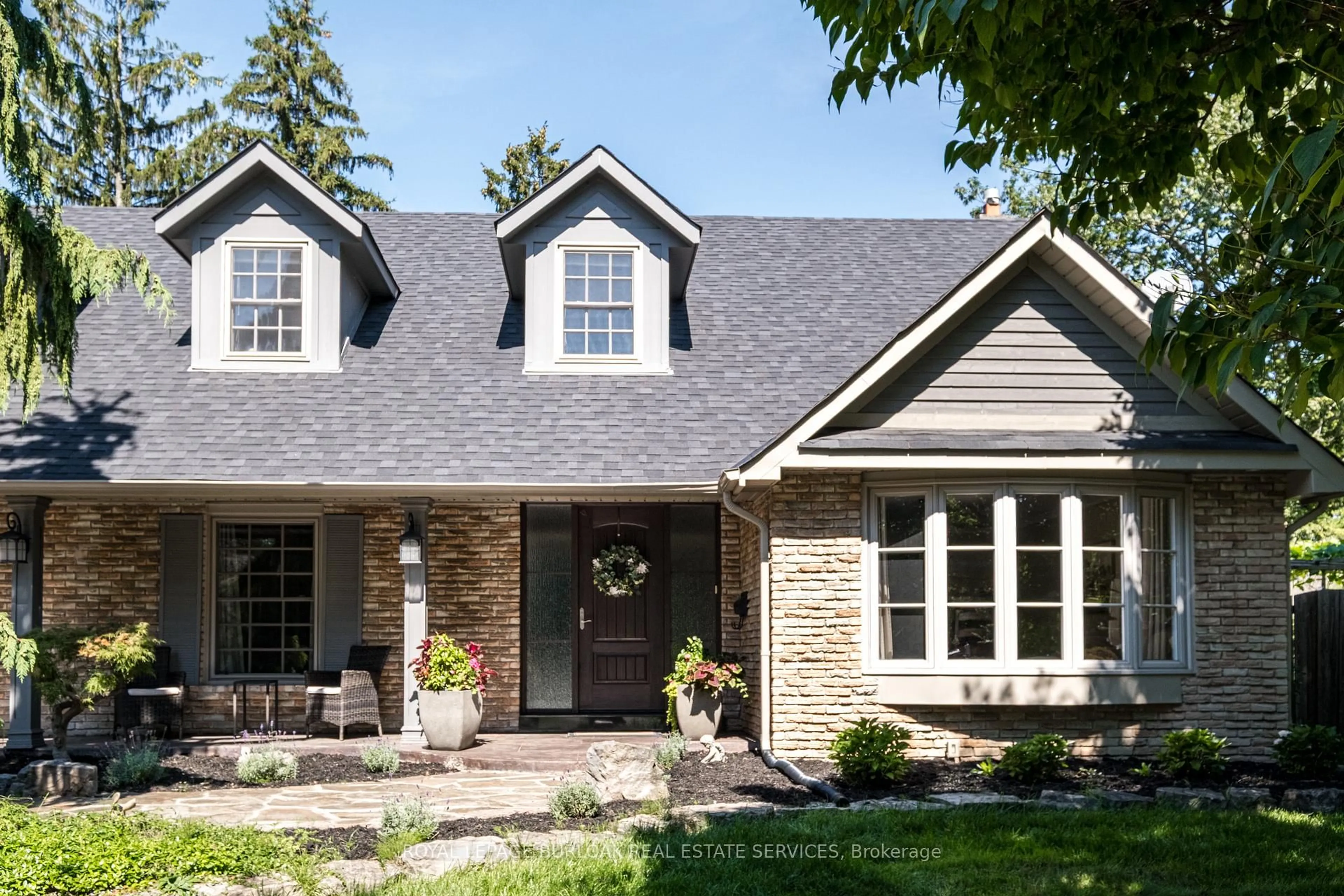 Home with brick exterior material, street for 1577 Old Spar Crt, Mississauga Ontario L5J 1B4