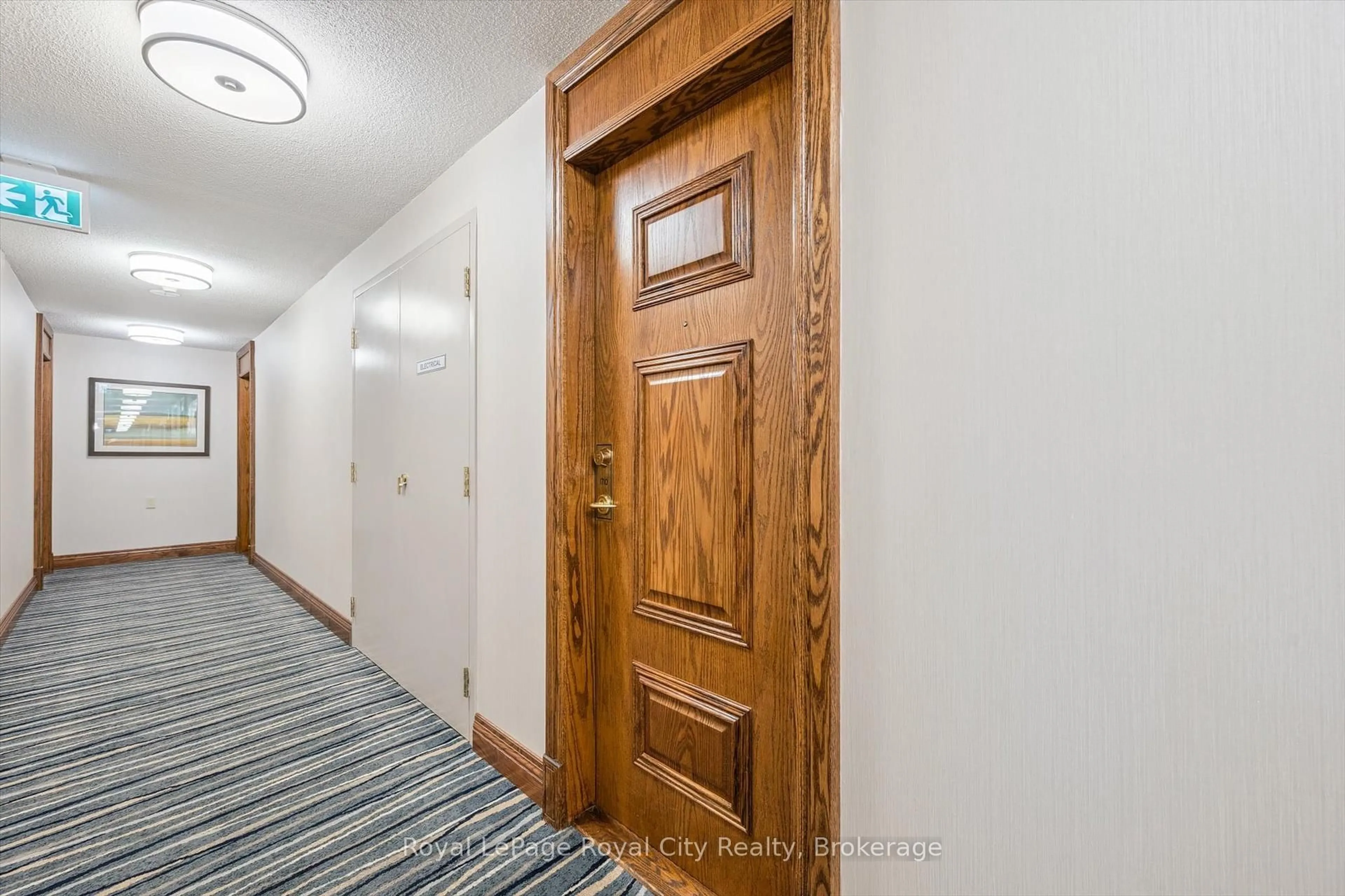 Indoor foyer for 4889 Kimbermount Ave #1710, Mississauga Ontario L5M 7R9