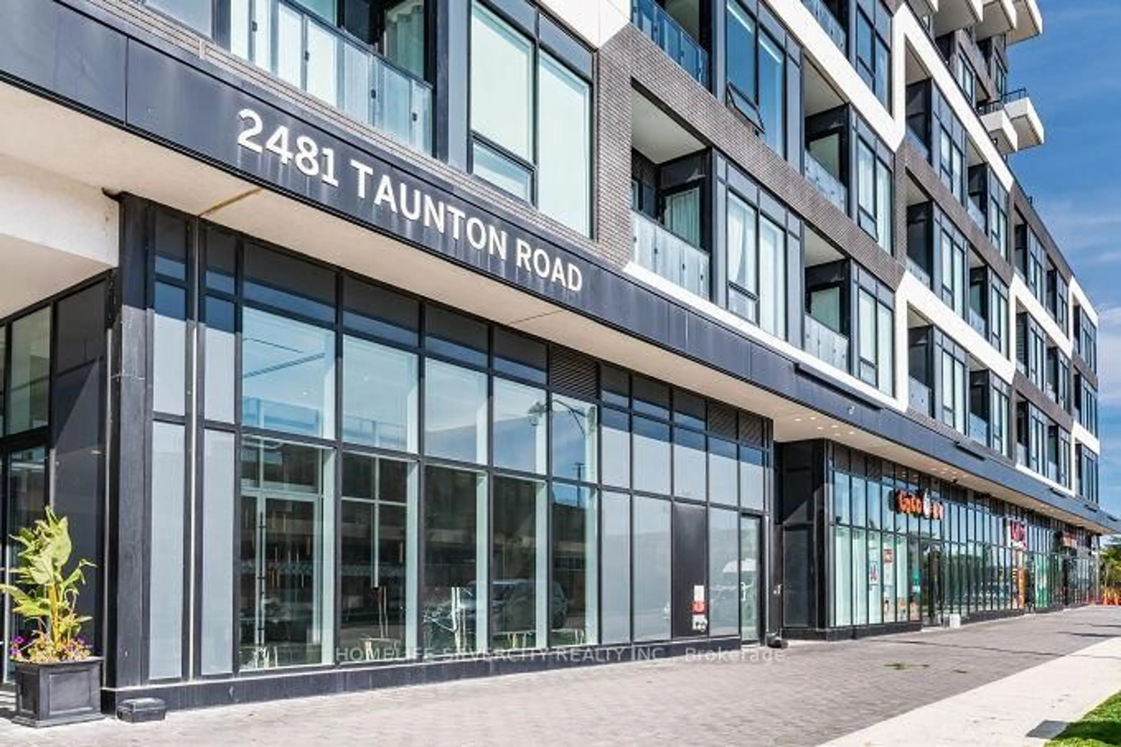 Indoor foyer for 2481 Taunton Rd, Oakville Ontario L6H 3R7