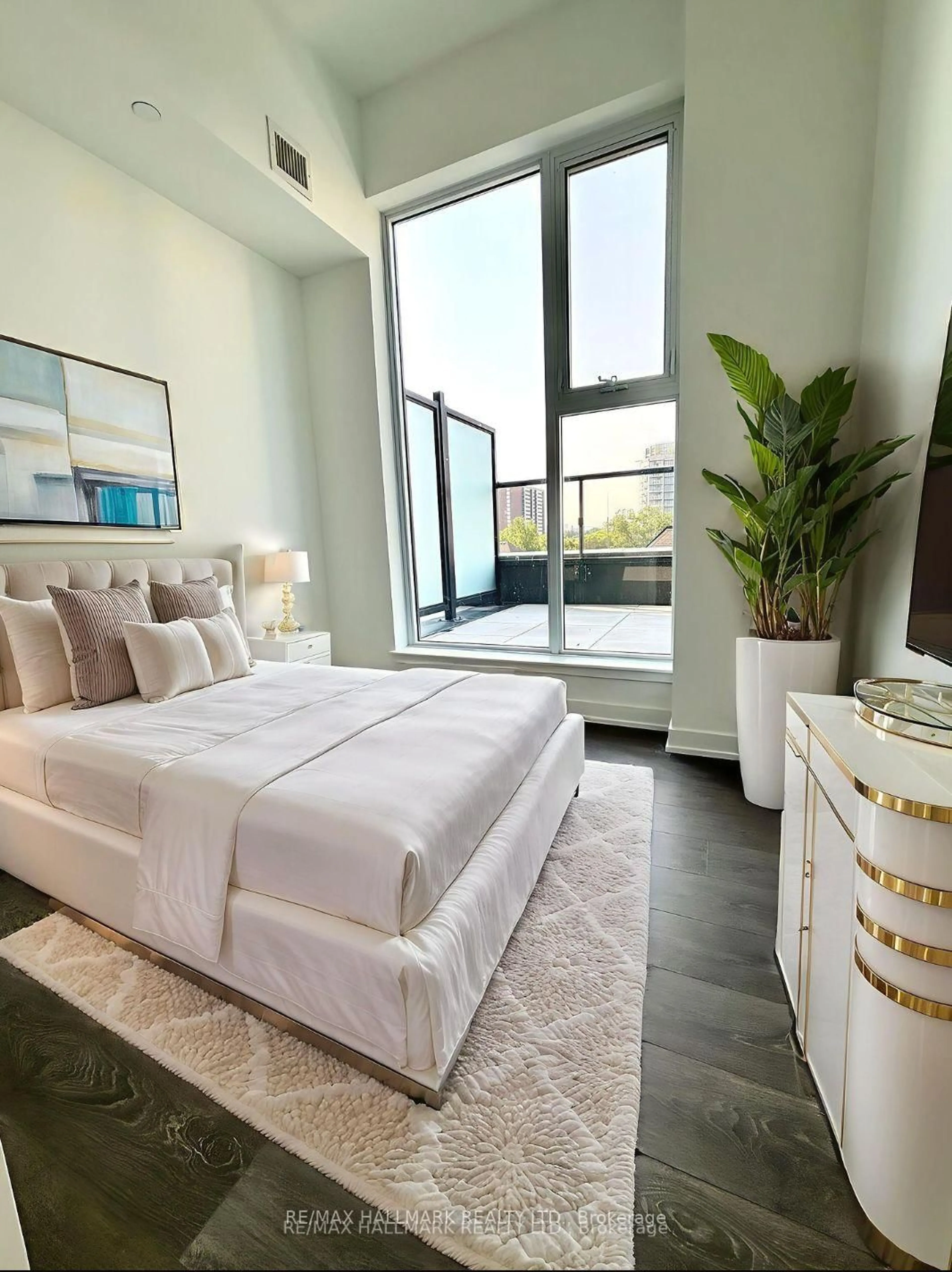 Bedroom with bed, unknown for 370 Martha St #402, Burlington Ontario L7R 0G9