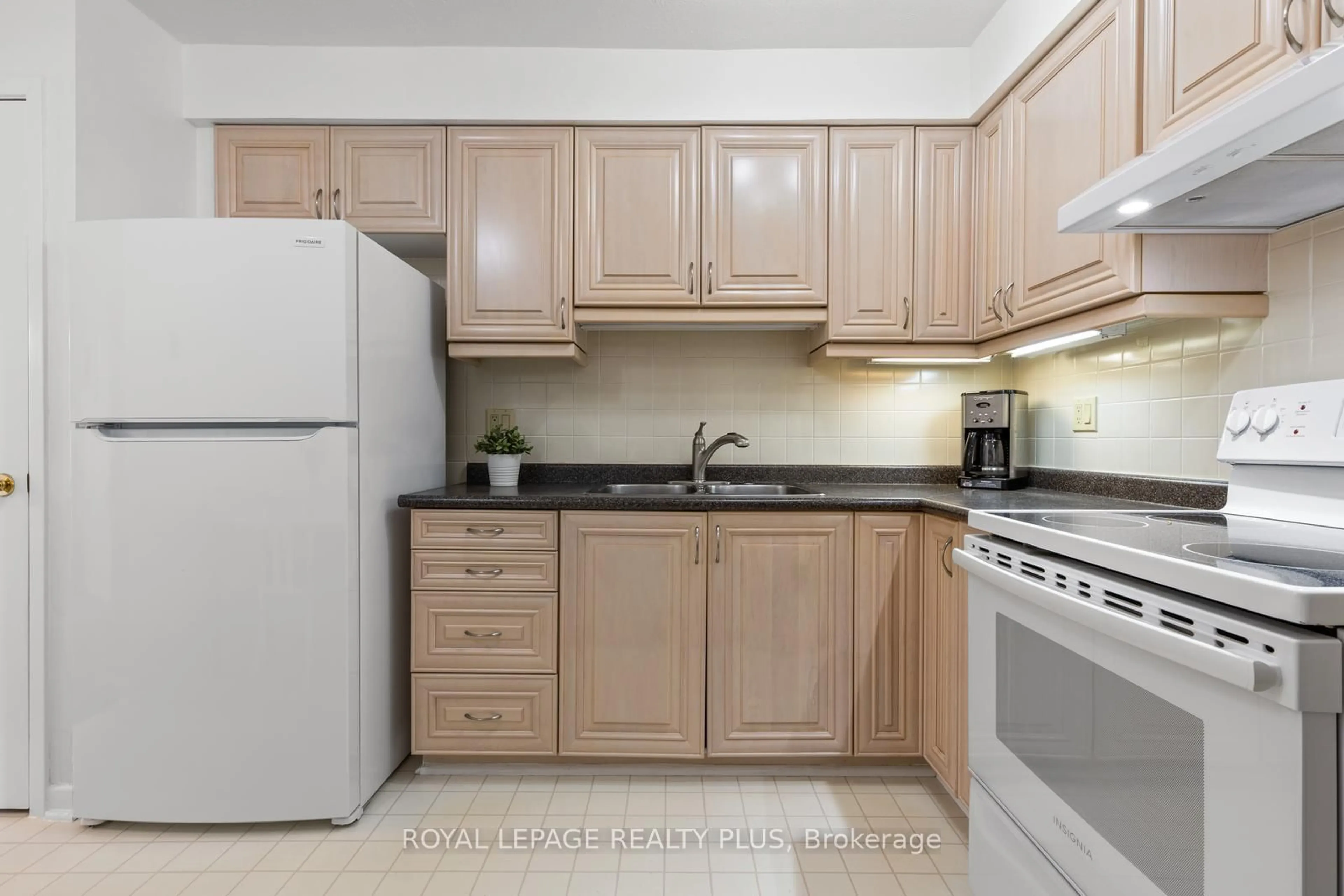 Standard kitchen, unknown for 1180 Mississauga Valley Blvd #85, Mississauga Ontario L5A 3M9