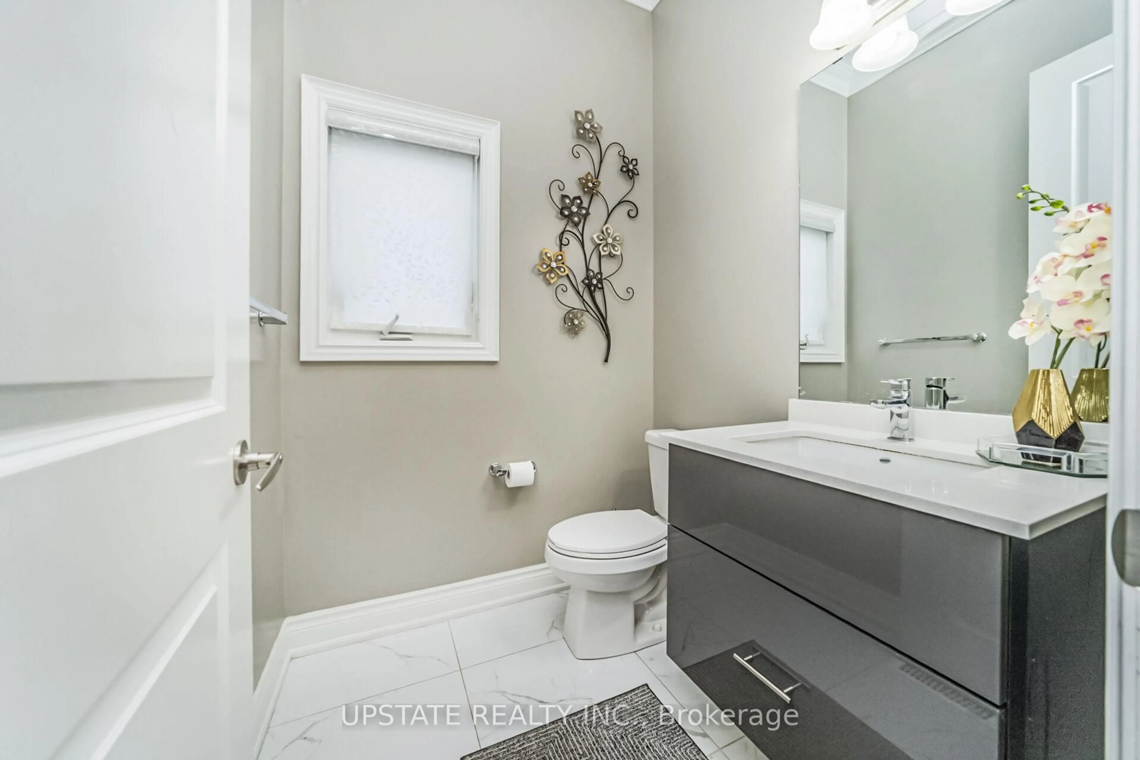 Contemporary bathroom, ceramic/tile floor for 10 VINEYARD Dr, Brampton Ontario L6Y 2A5