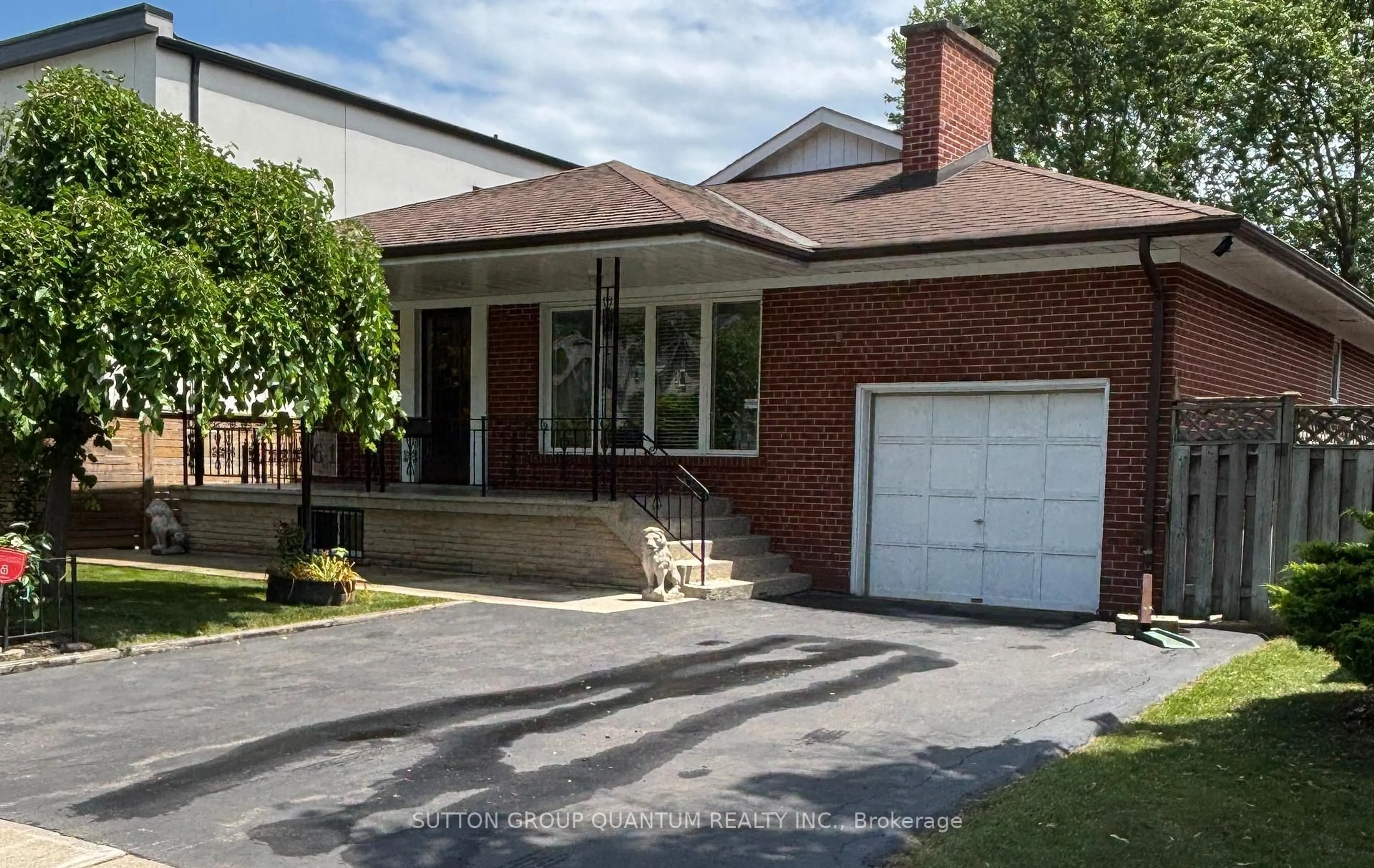 Home with brick exterior material, street for 61 Forest Ave, Mississauga Ontario L5G 1L3