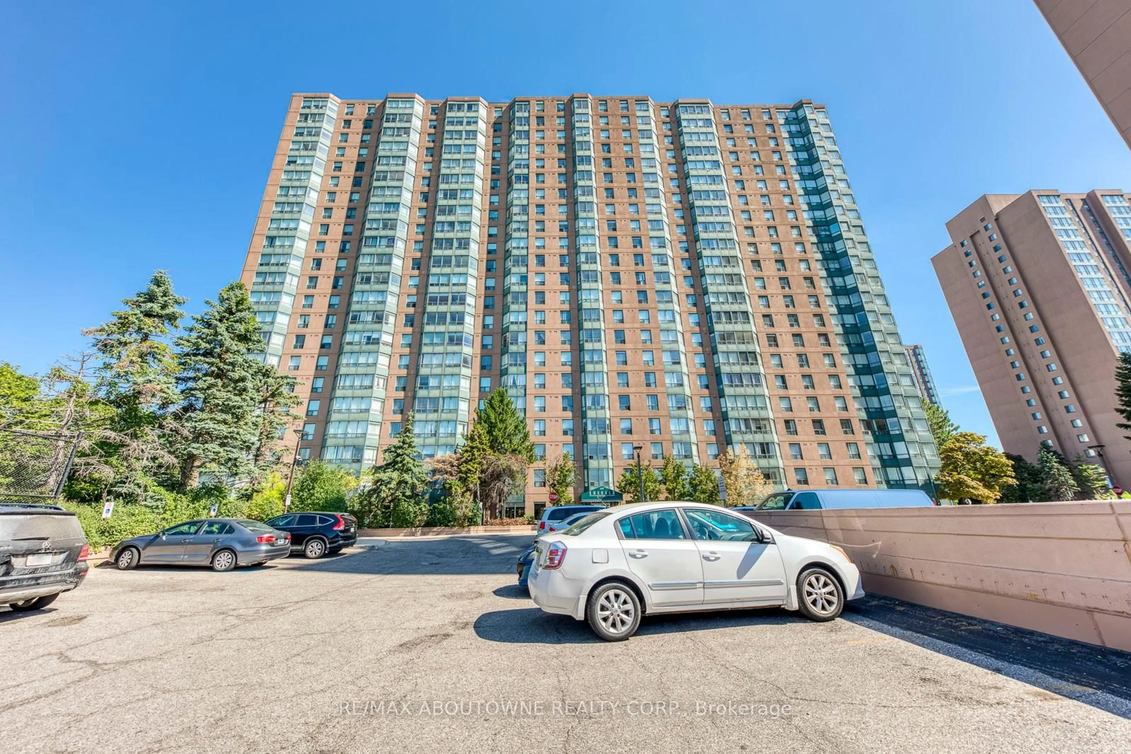 Unknown for 135 Hillcrest Ave #1415, Mississauga Ontario L5B 4B1