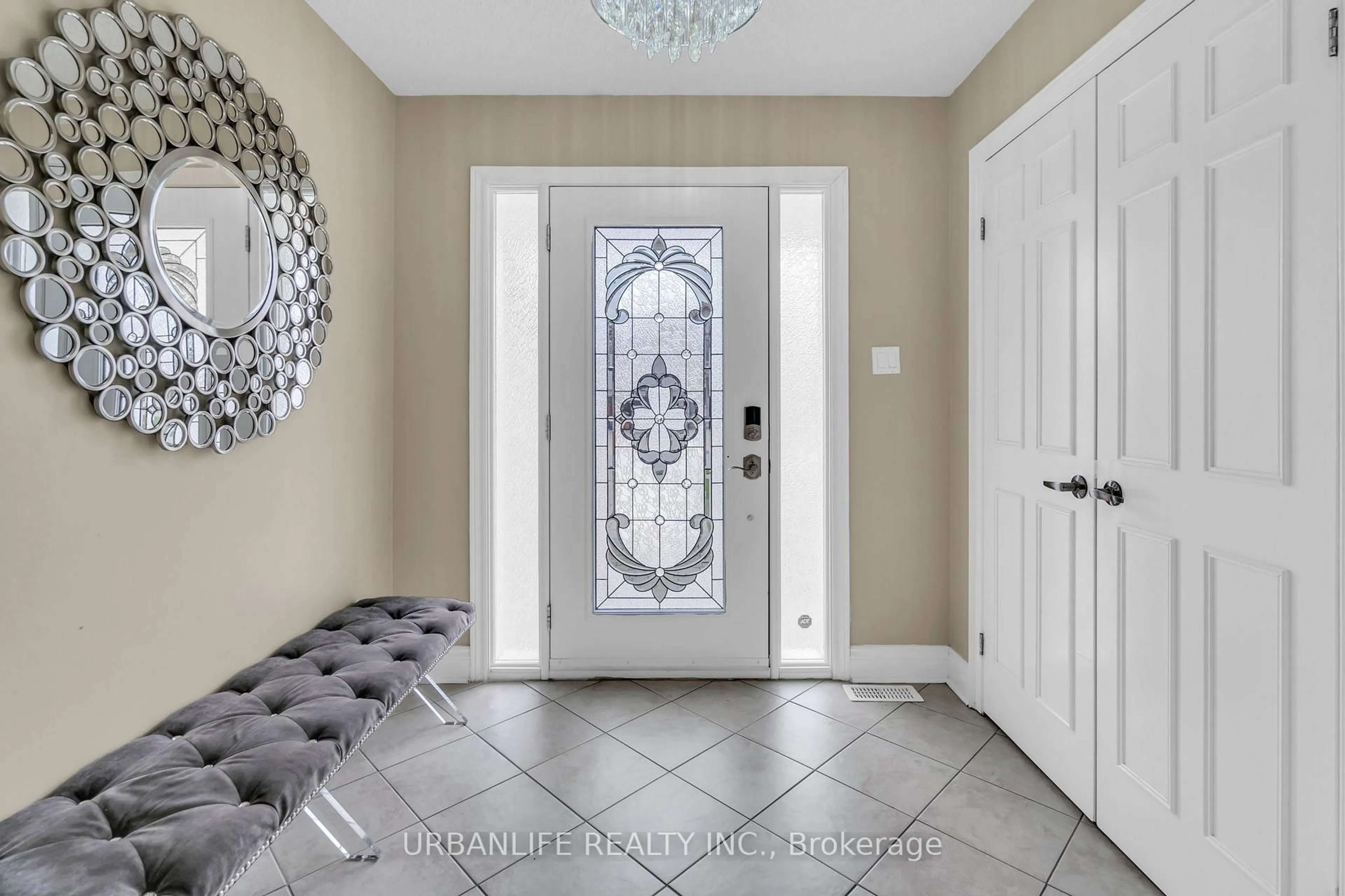 Indoor entryway for 50 Lombardy Cres, Brampton Ontario L6S 4L8