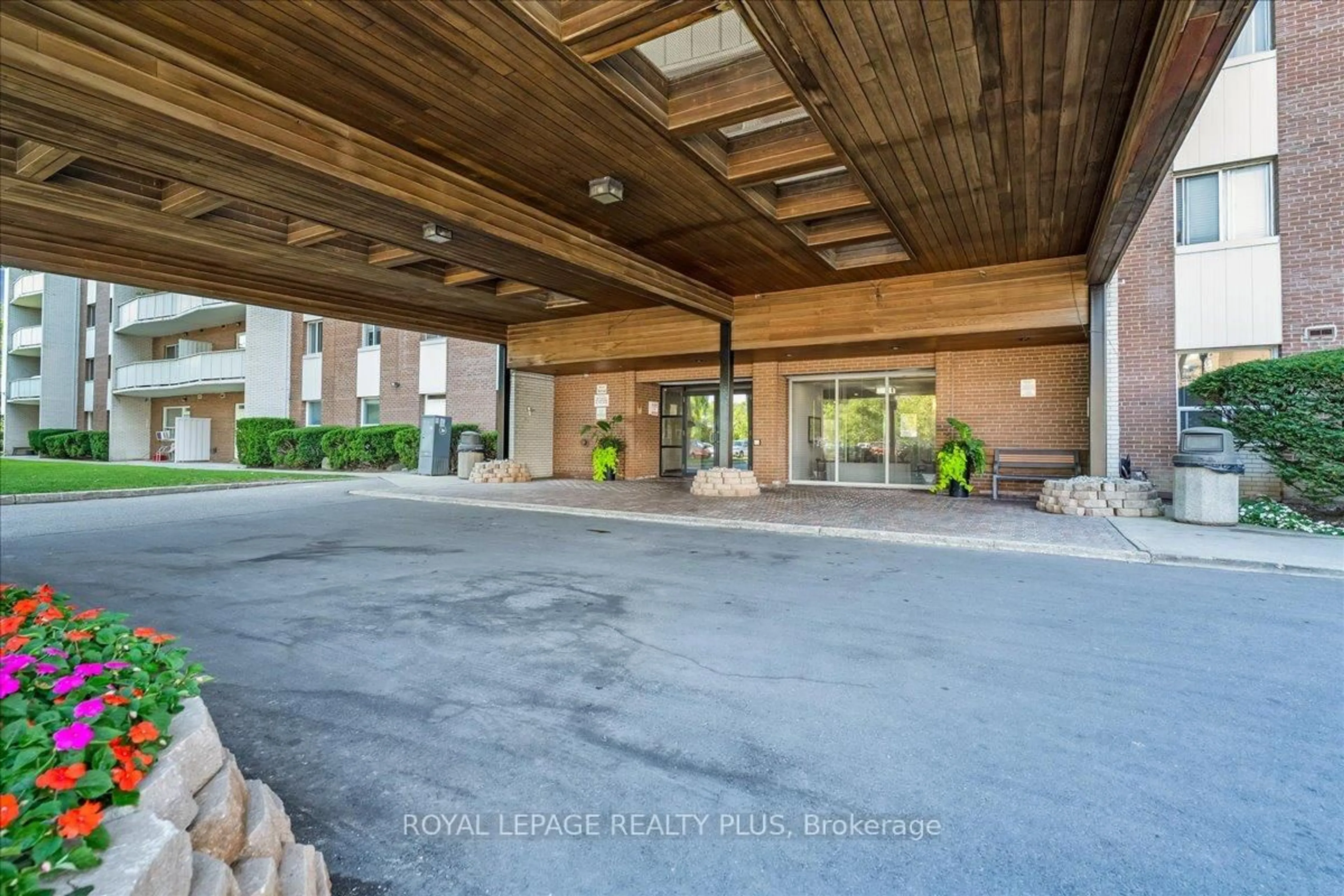 Unknown for 1660 Bloor St #102, Mississauga Ontario L4X 1R9