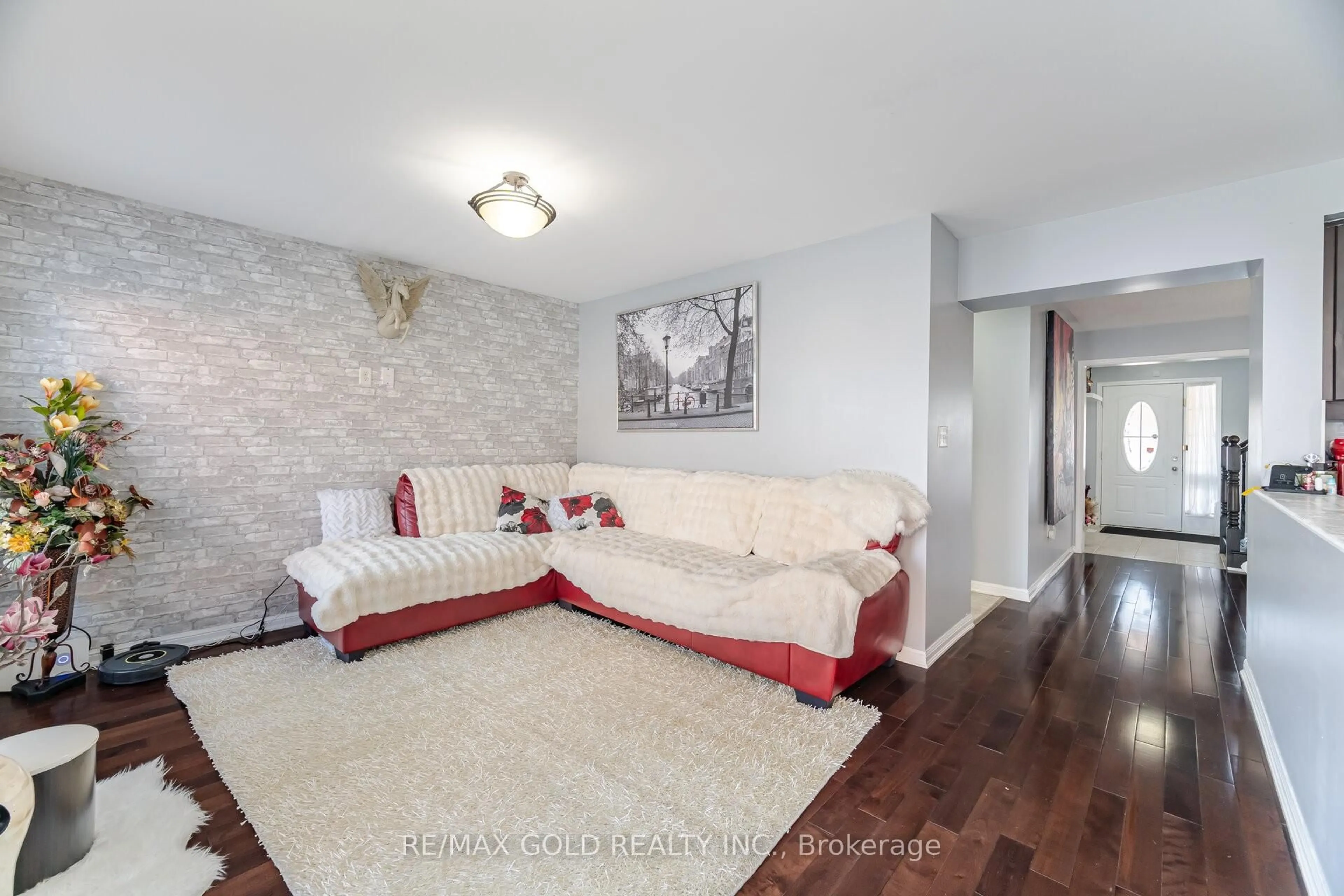Living room with furniture, unknown for 8 Caliper Dr, Brampton Ontario L6P 3P8