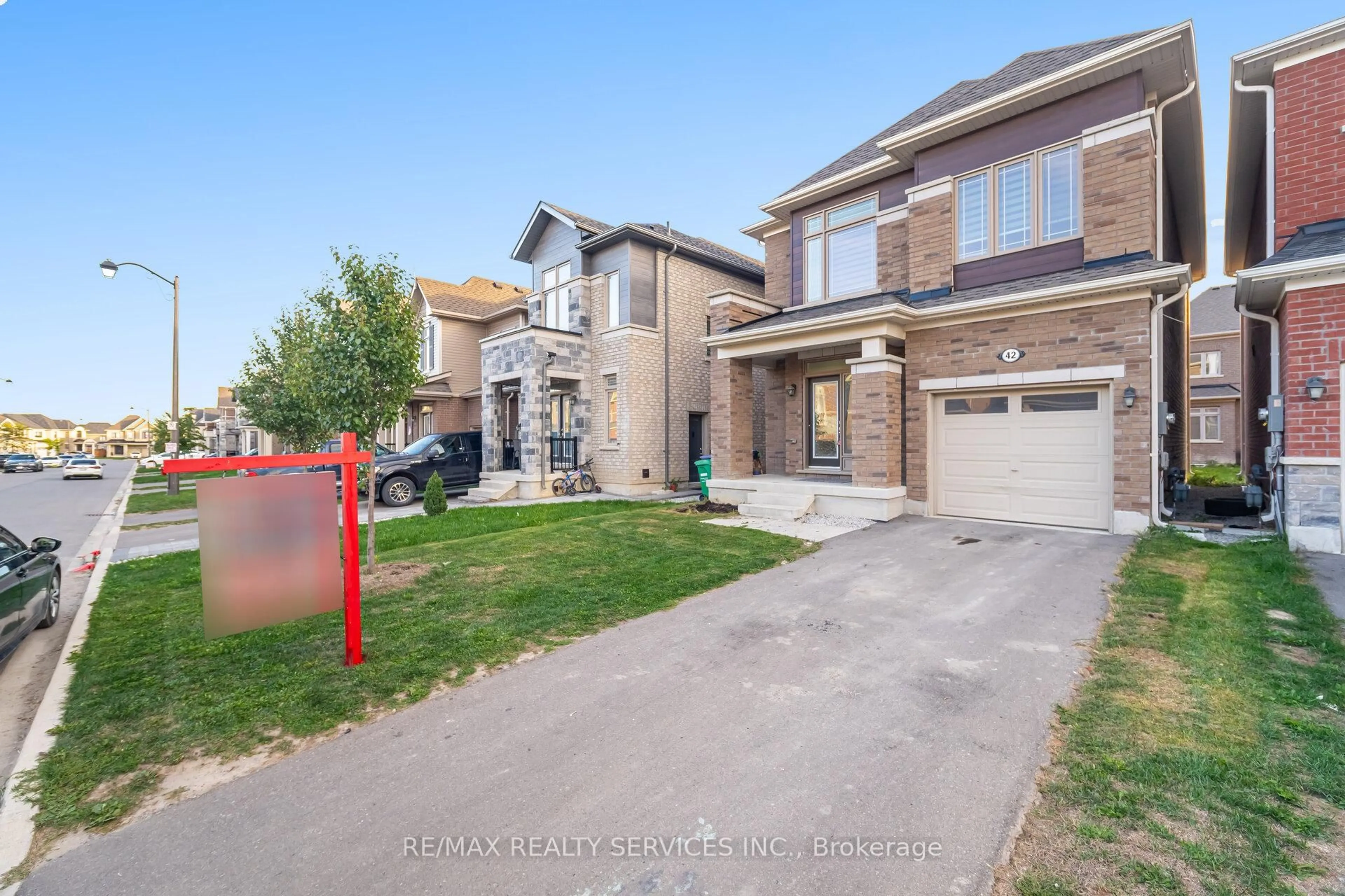 A pic from outside/outdoor area/front of a property/back of a property/a pic from drone, street for 42 Thornvalley Terr, Caledon Ontario L7C 4H9