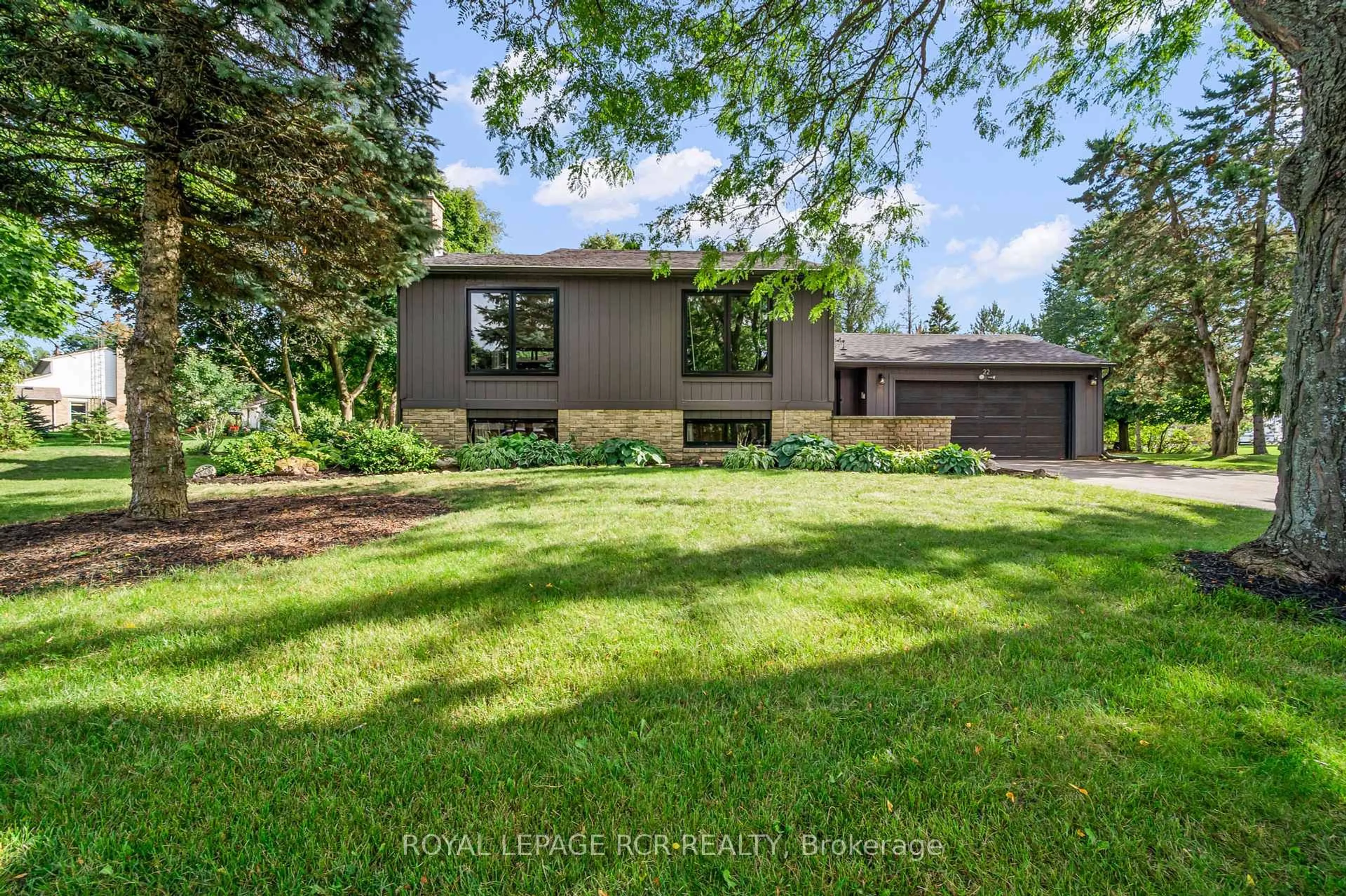 A pic from outside/outdoor area/front of a property/back of a property/a pic from drone, unknown for 22 Arlow Rd, Caledon Ontario L7K 0A5