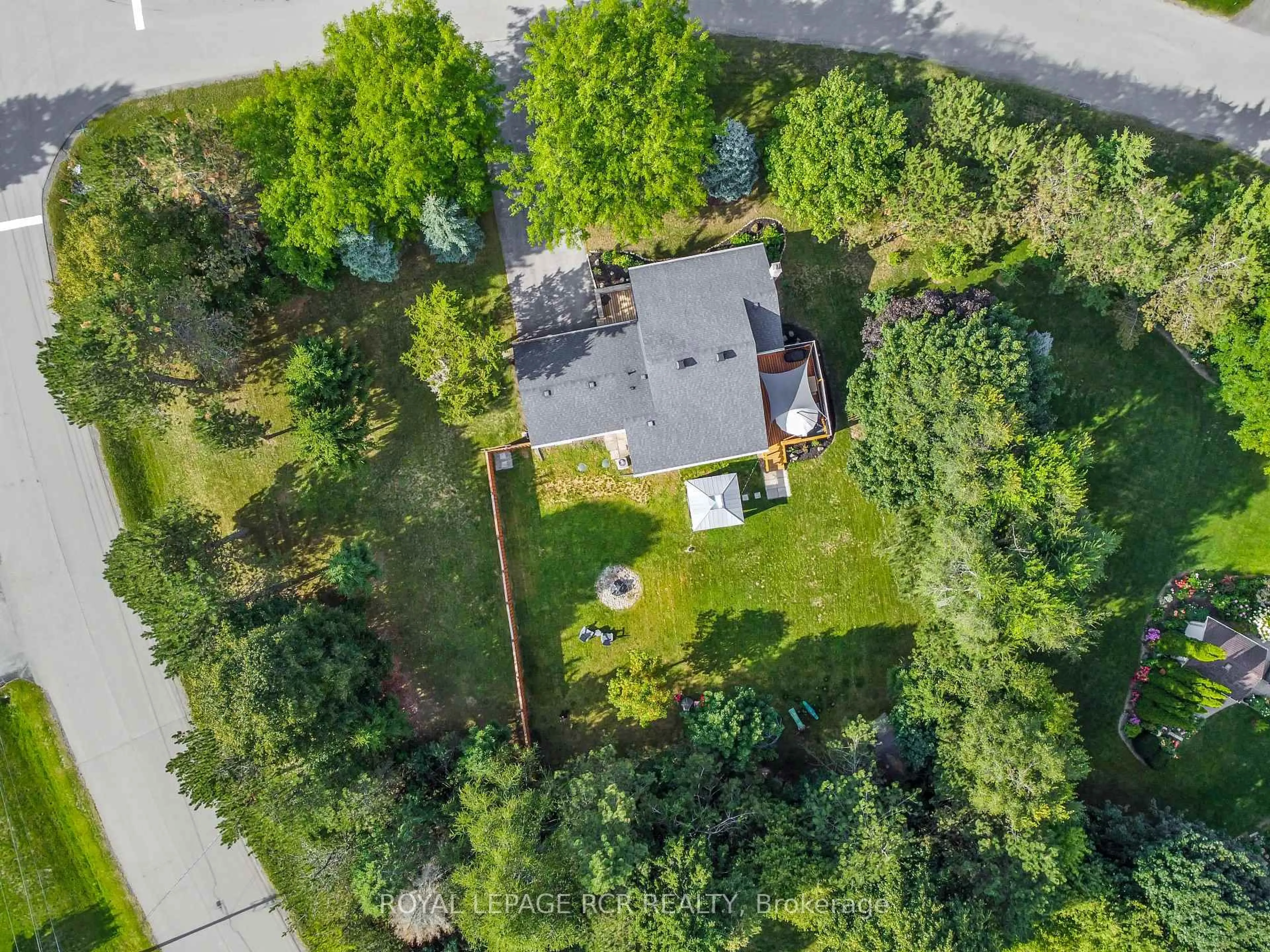 A pic from outside/outdoor area/front of a property/back of a property/a pic from drone, street for 22 Arlow Rd, Caledon Ontario L7K 0A5
