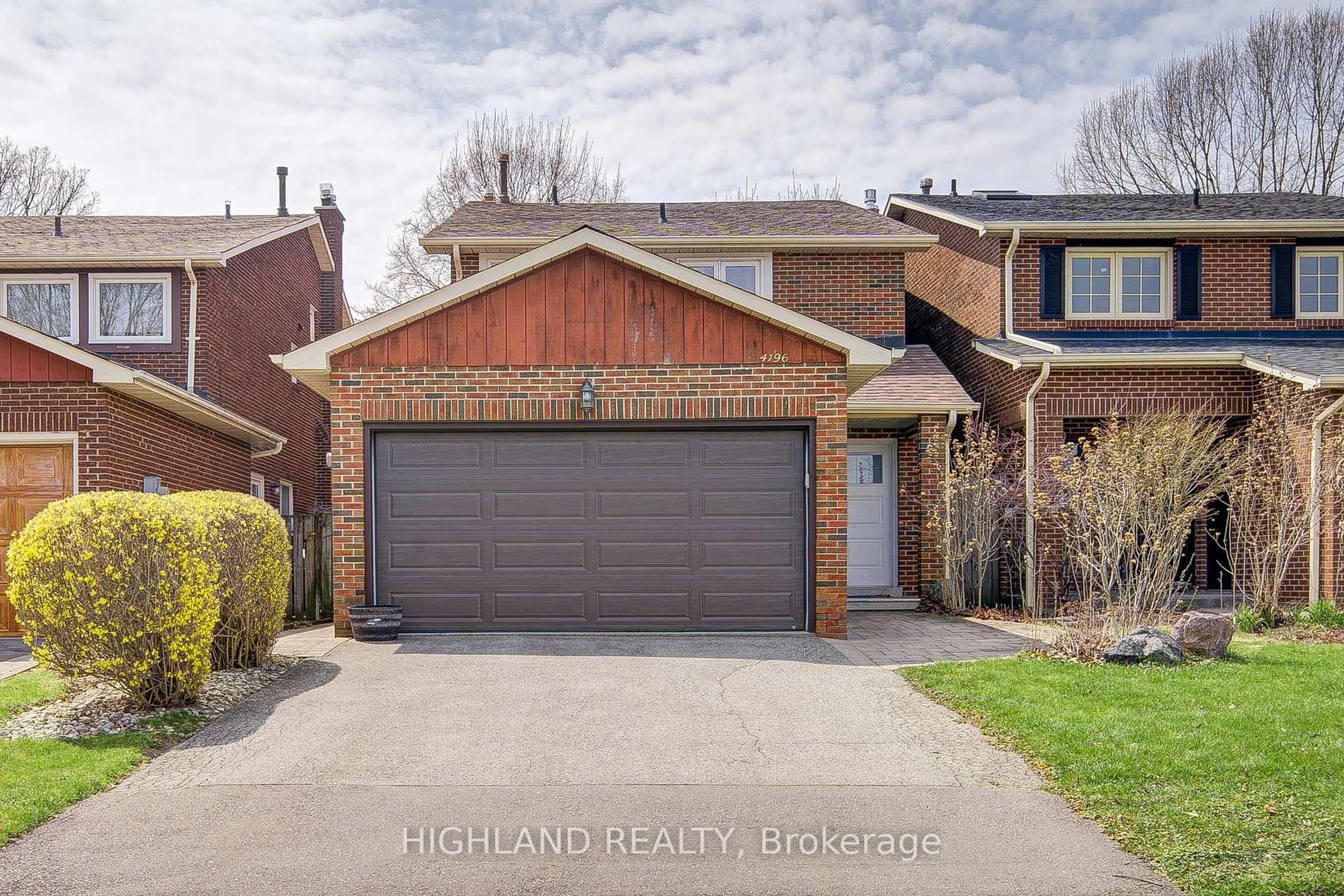 Home with brick exterior material, street for 4196 Treetop Cres, Mississauga Ontario L5L 2L9