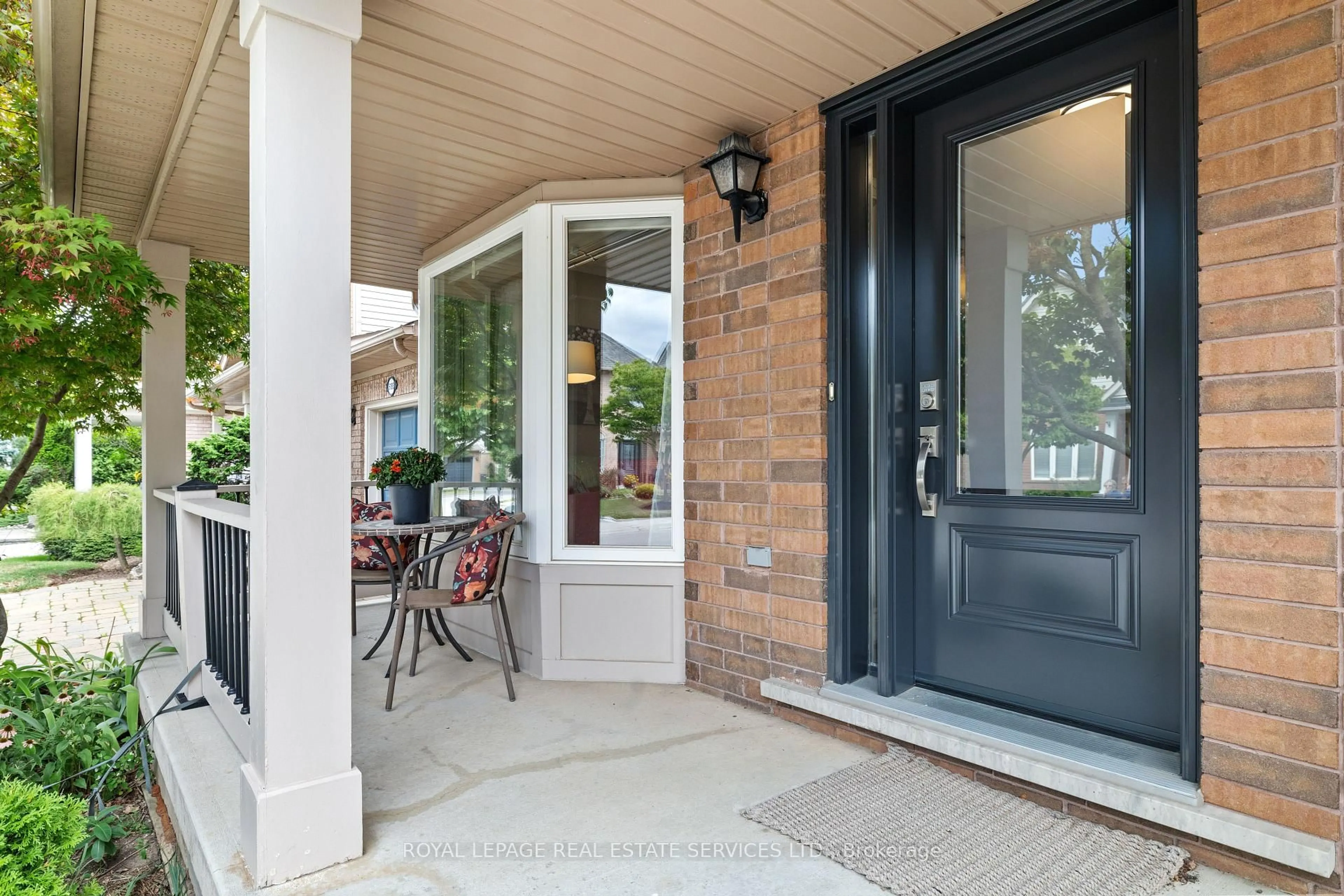 Indoor entryway for 5186 Ravine Cres, Burlington Ontario L7L 6N2