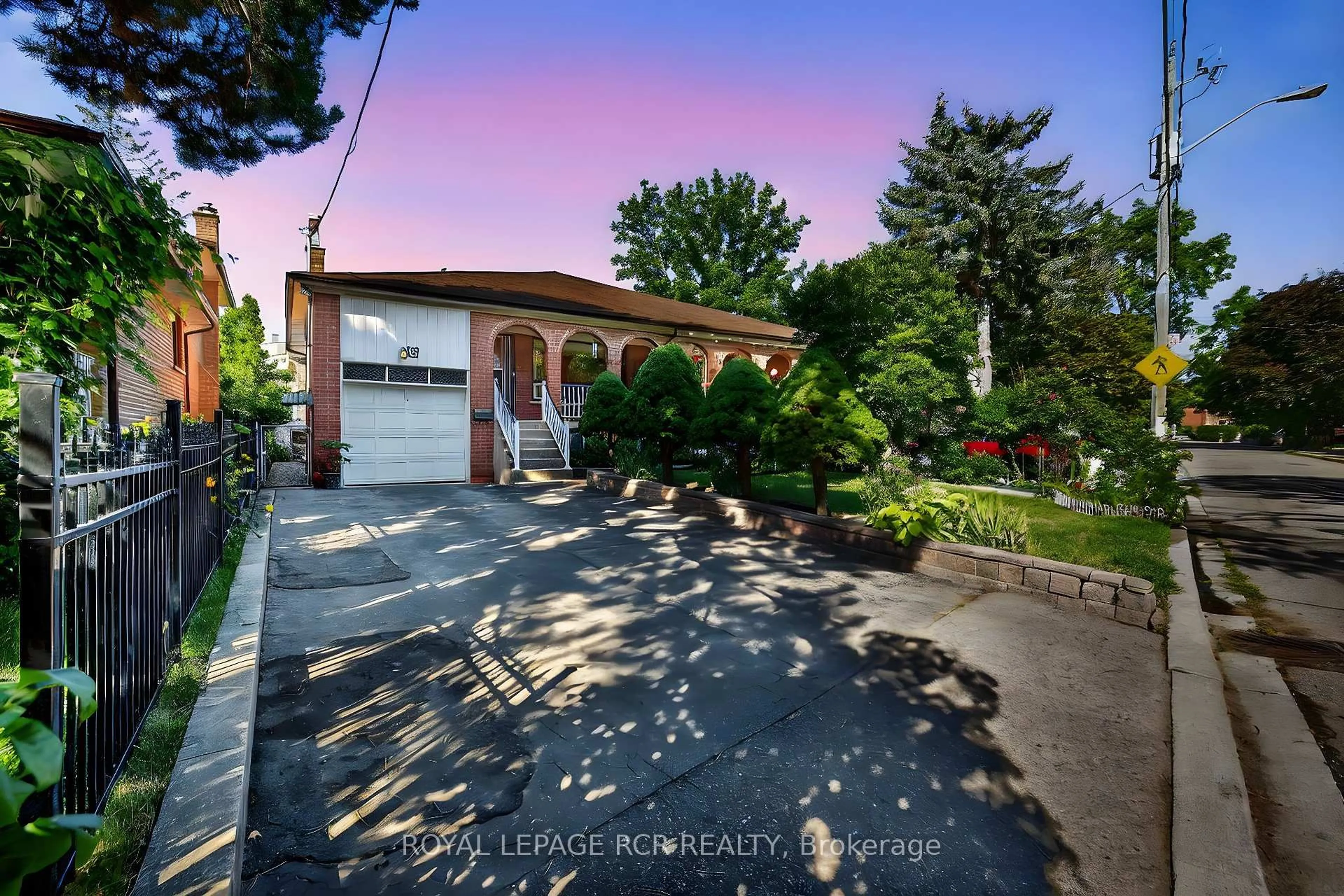 A pic from outside/outdoor area/front of a property/back of a property/a pic from drone, street for 8 Cross St, Toronto Ontario M9N 2B9