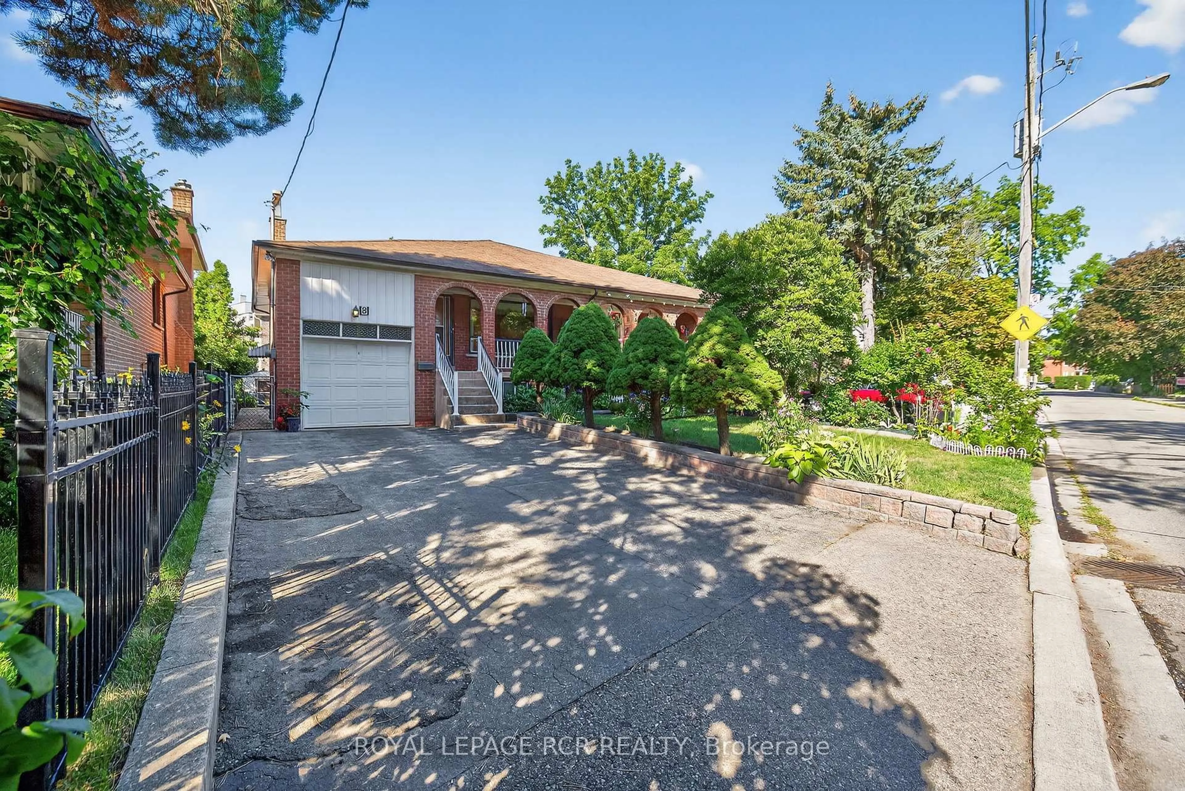 A pic from outside/outdoor area/front of a property/back of a property/a pic from drone, street for 8 Cross St, Toronto Ontario M9N 2B9