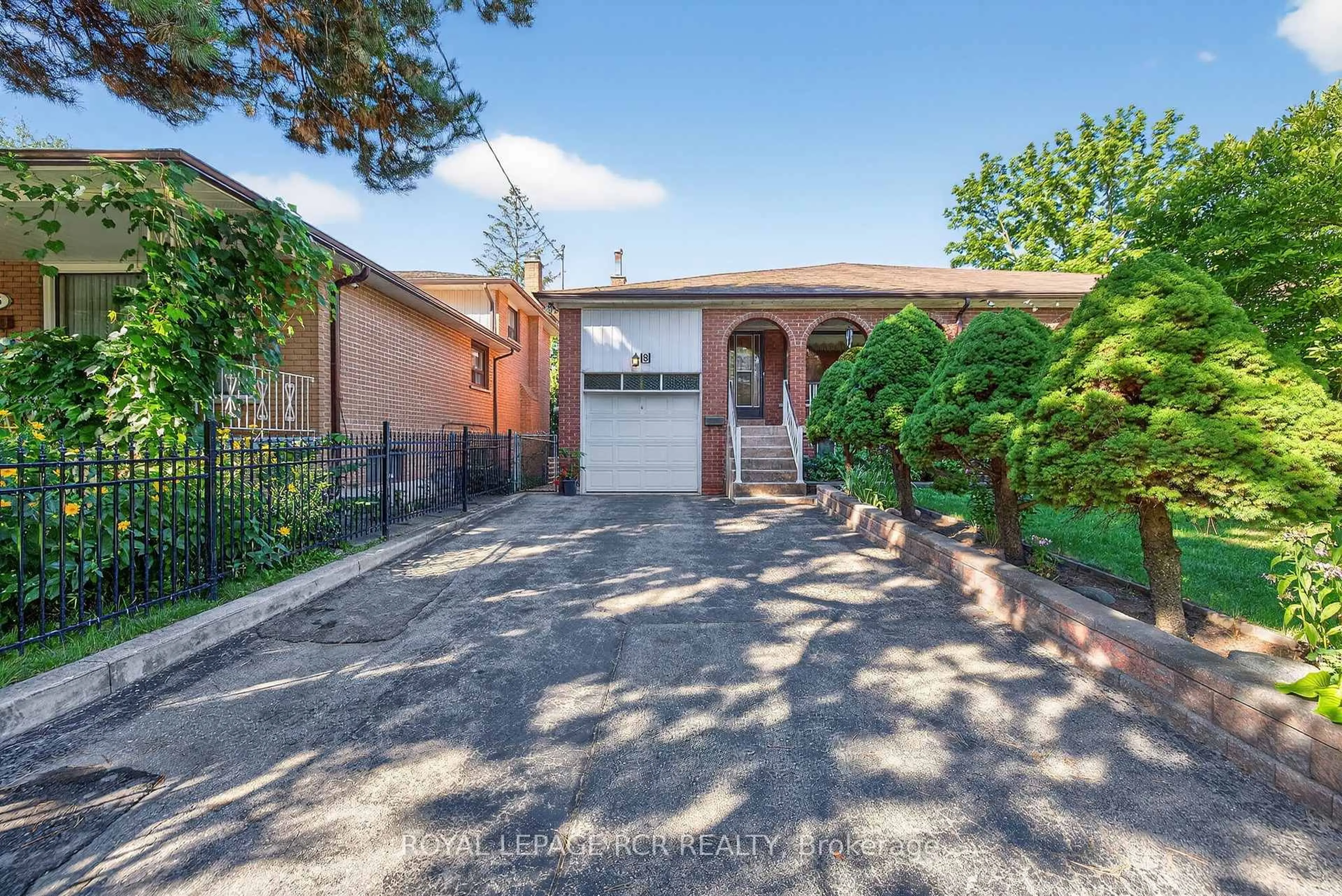 A pic from outside/outdoor area/front of a property/back of a property/a pic from drone, street for 8 Cross St, Toronto Ontario M9N 2B9