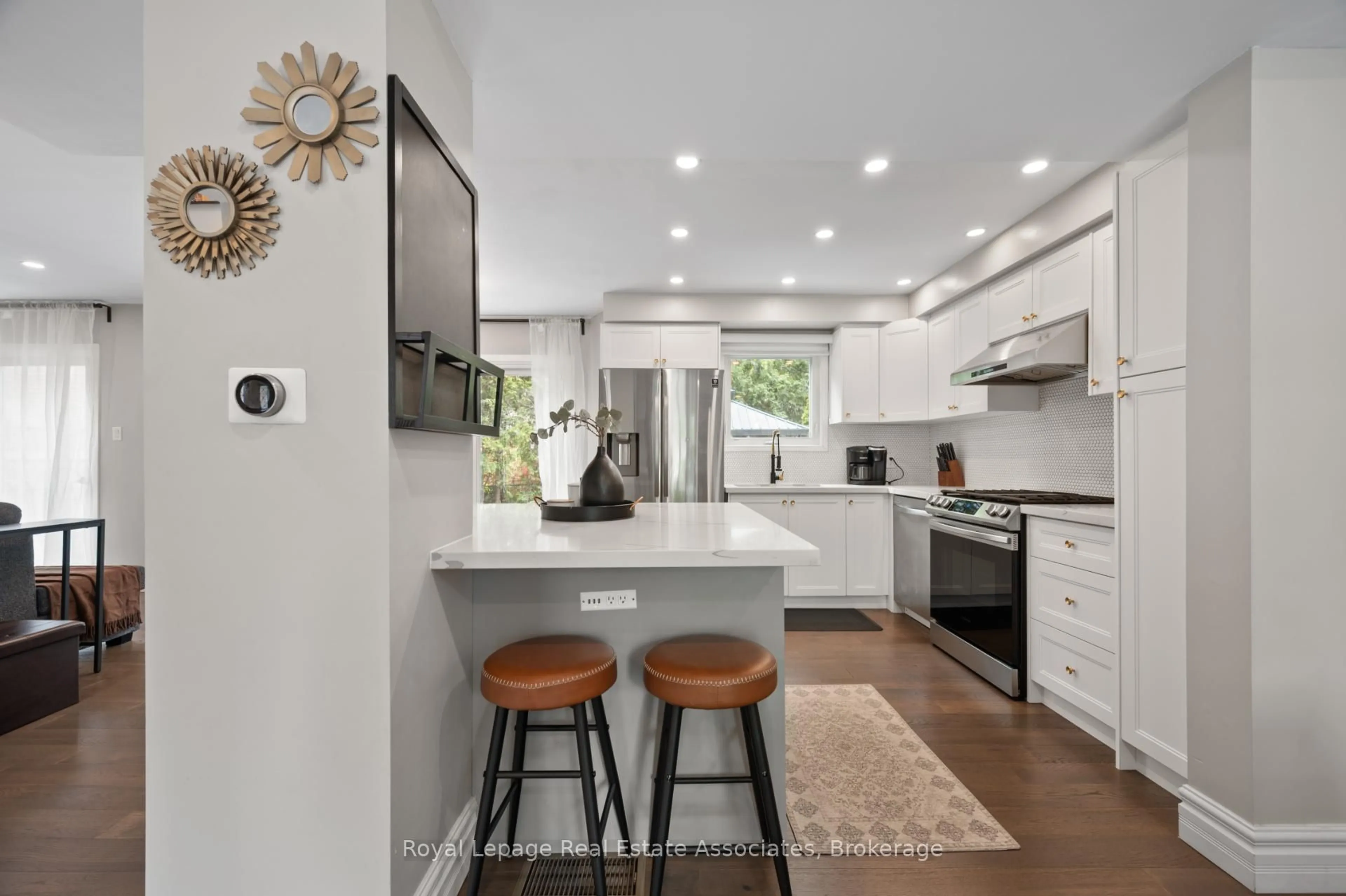 Open concept kitchen, ceramic/tile floor for 6682 Snow Goose Lanes Lane, Mississauga Ontario L5N 5H8