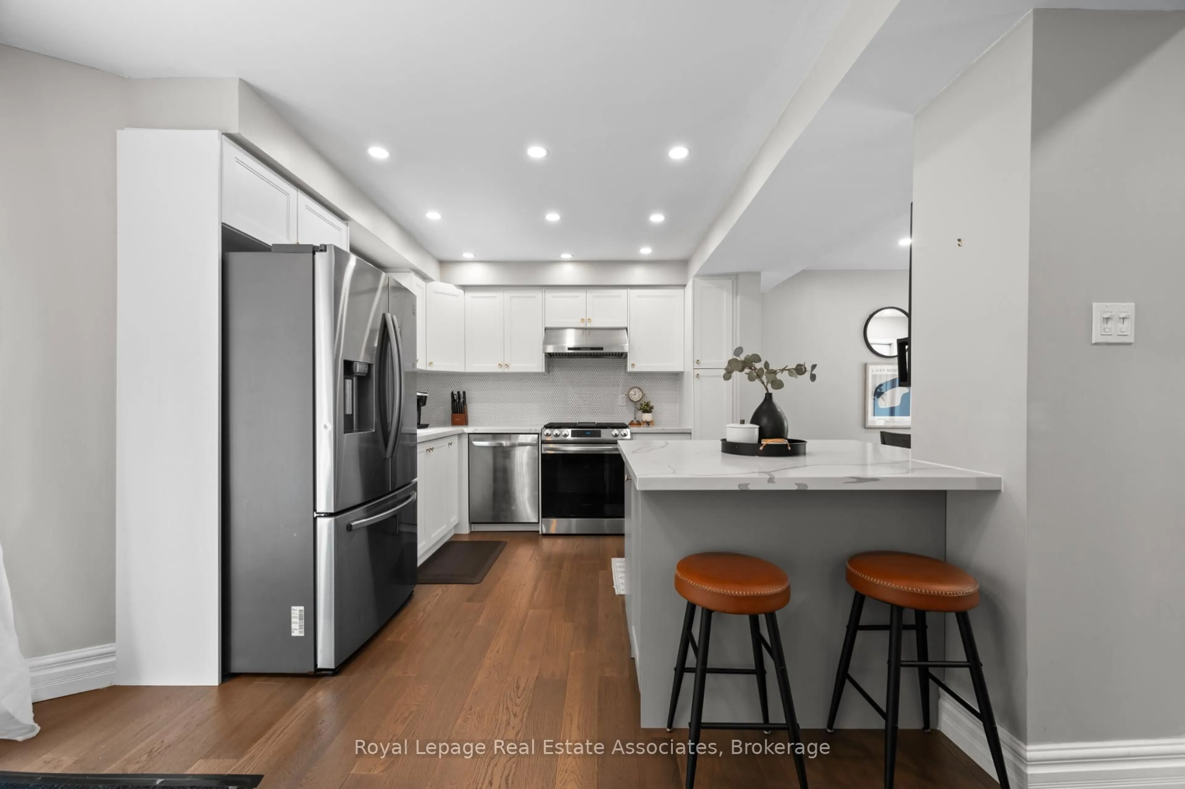 Open concept kitchen, unknown for 6682 Snow Goose Lanes Lane, Mississauga Ontario L5N 5H8