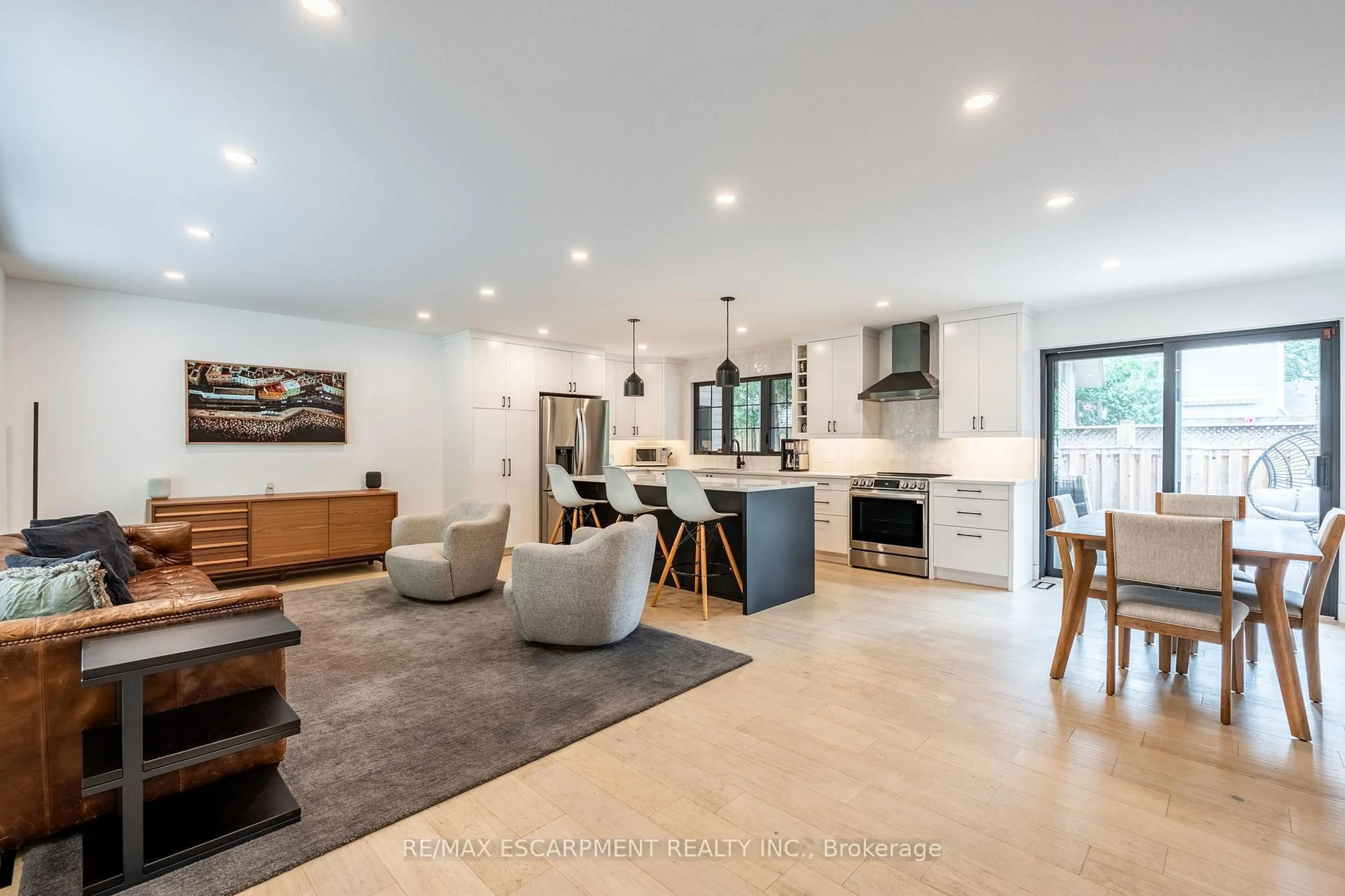 Open concept kitchen, unknown for 5135 Mulberry Dr, Burlington Ontario L7L 3P5