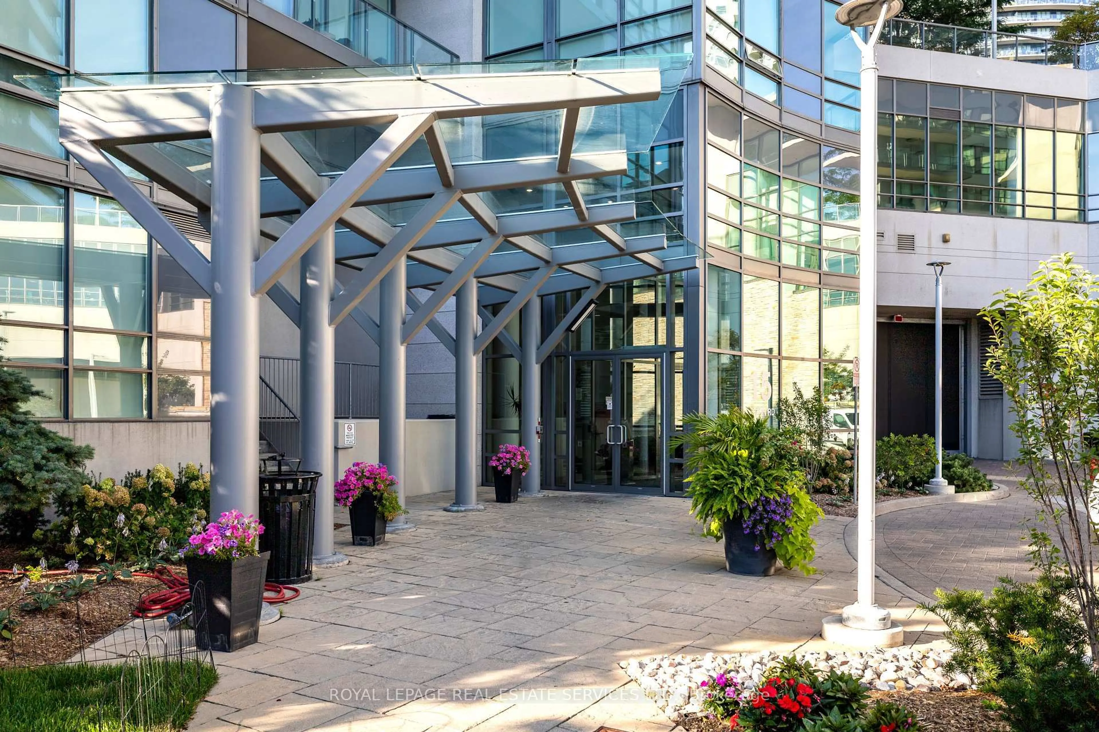 Indoor foyer for 15 Legion Rd #1105, Toronto Ontario M8V 0A9