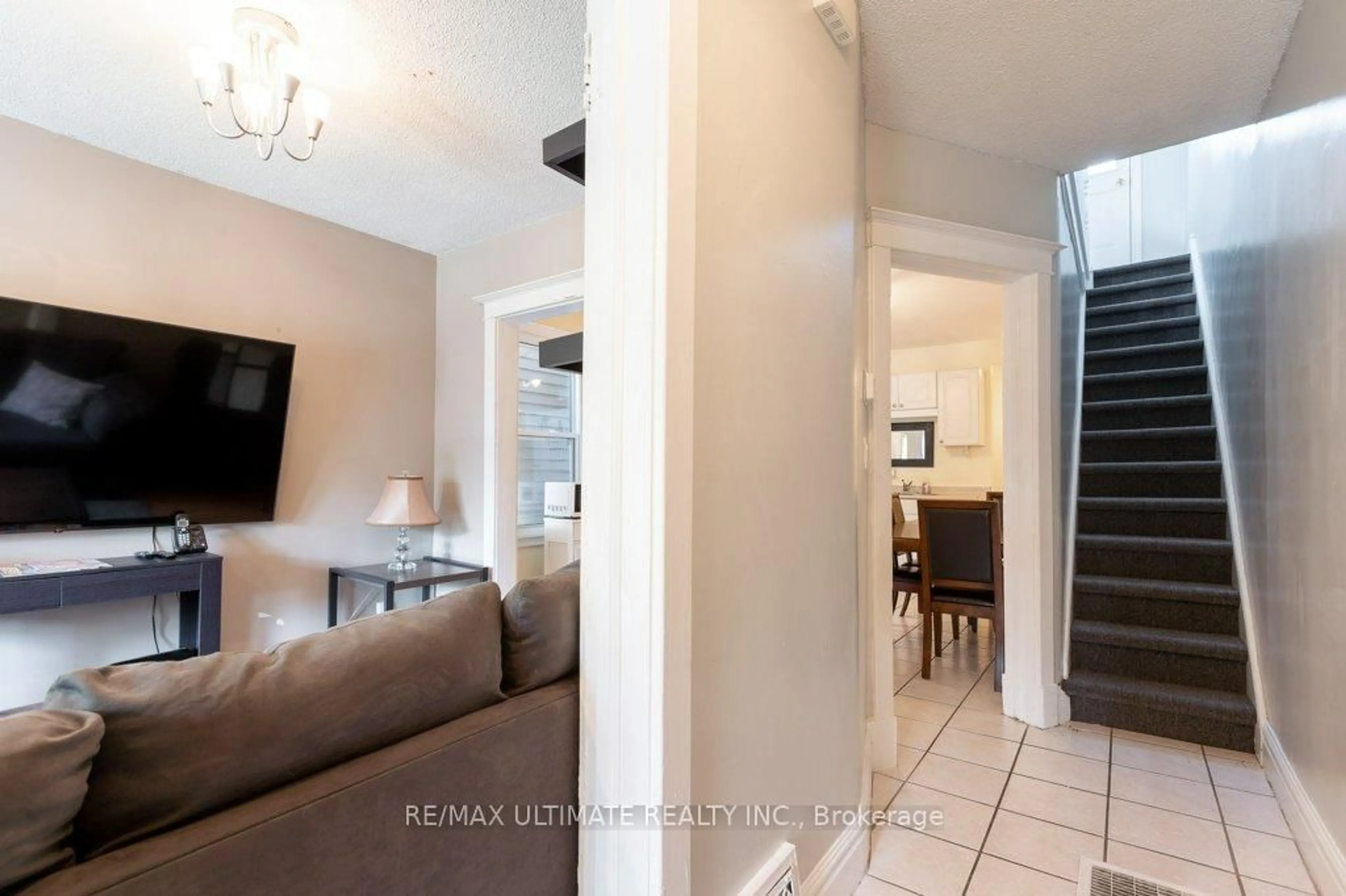 Unknown for 281 Boon Ave, Toronto Ontario M6E 4A2