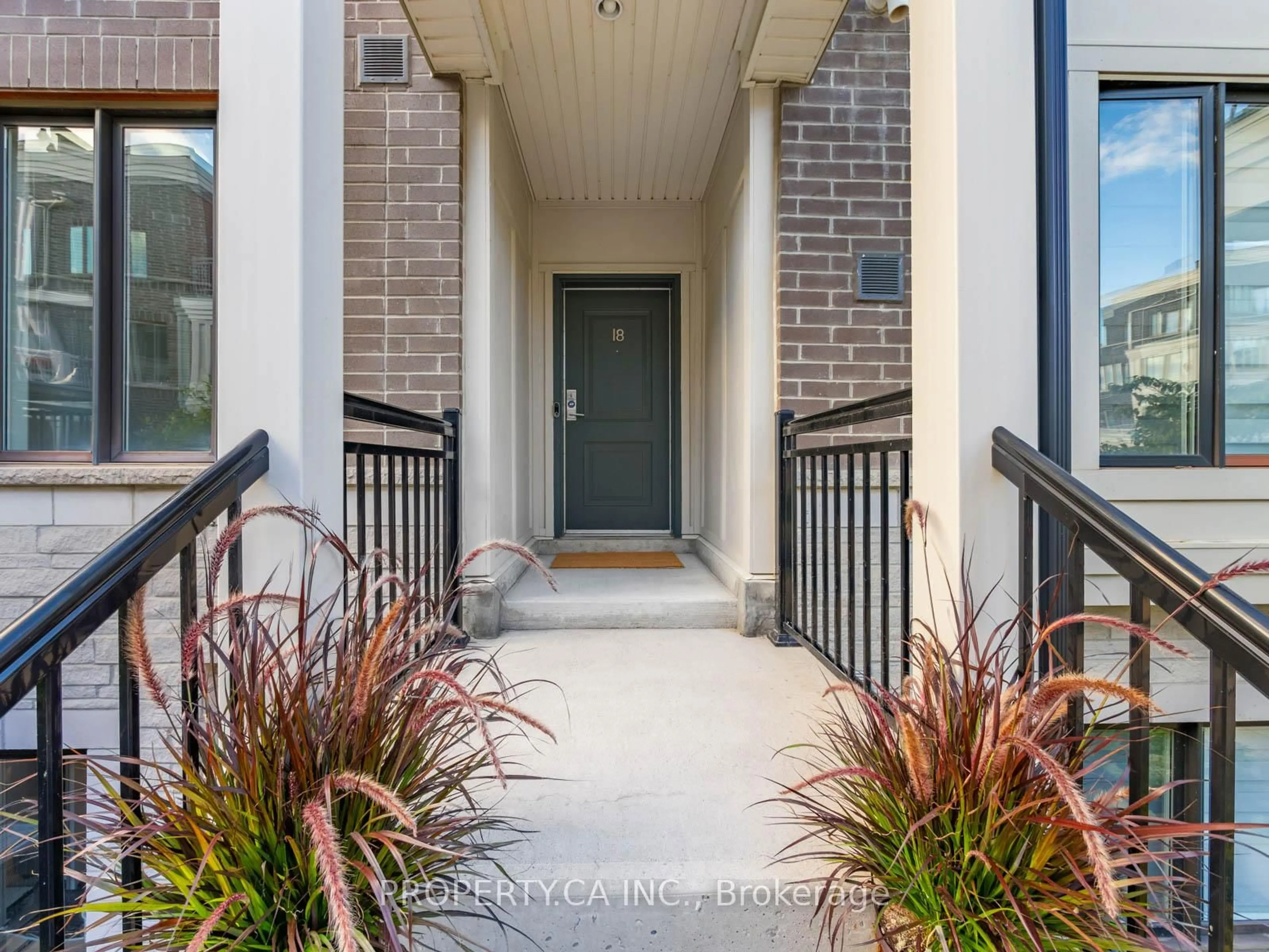 Indoor entryway for 150 Long Branch Ave #18, Toronto Ontario M8W 0B1