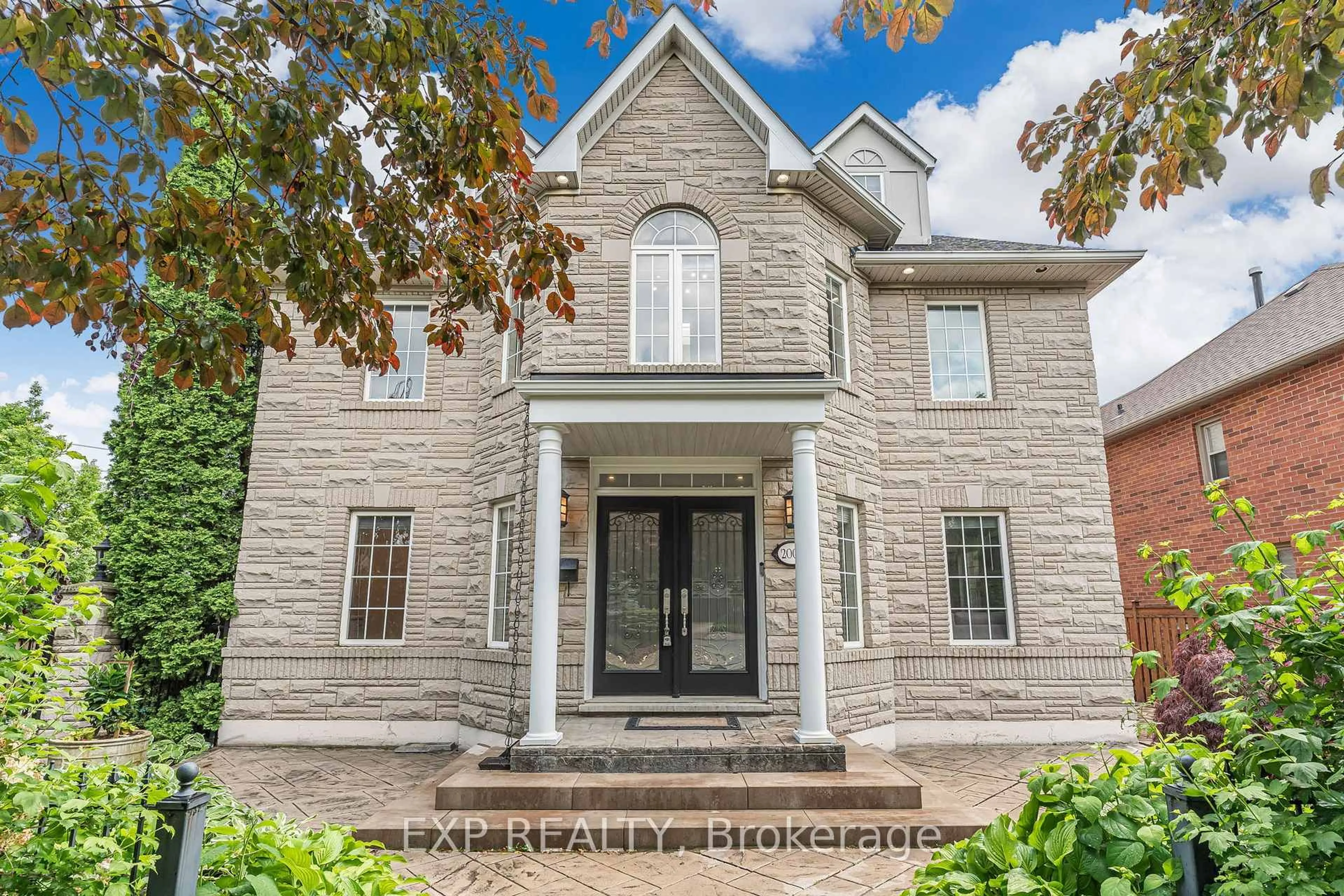 Home with brick exterior material, street for 2000 Peak Pl, Oakville Ontario L6H 5T2