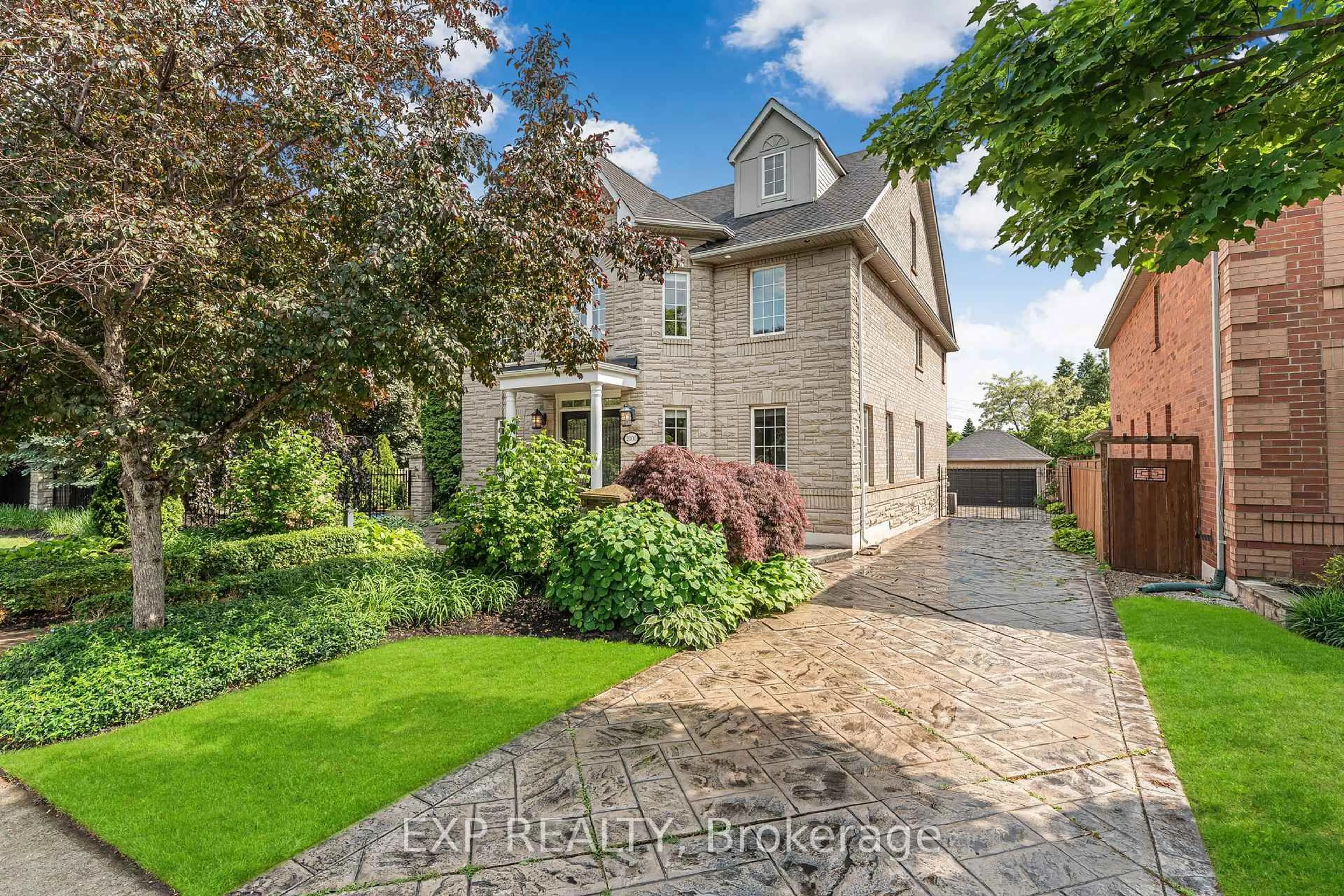 Home with brick exterior material, street for 2000 Peak Pl, Oakville Ontario L6H 5T2