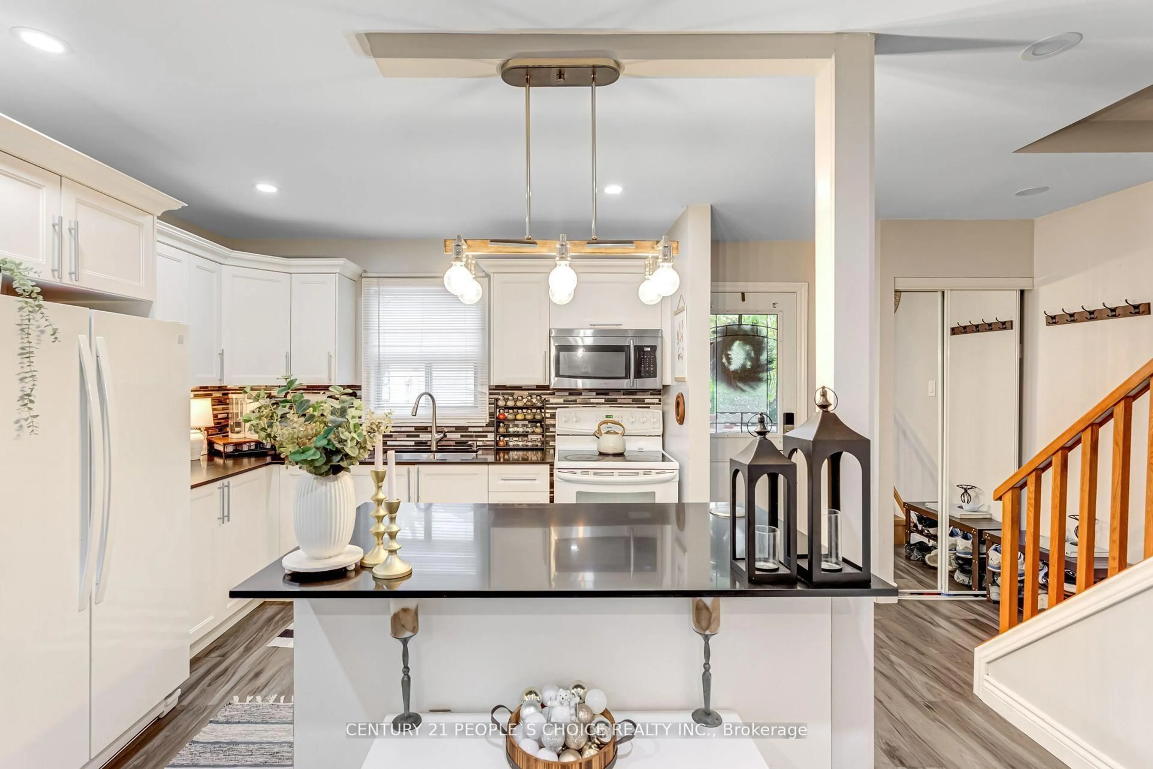Open concept kitchen, ceramic/tile floor for 13 Jeffrey St, Brampton Ontario L6S 2M9