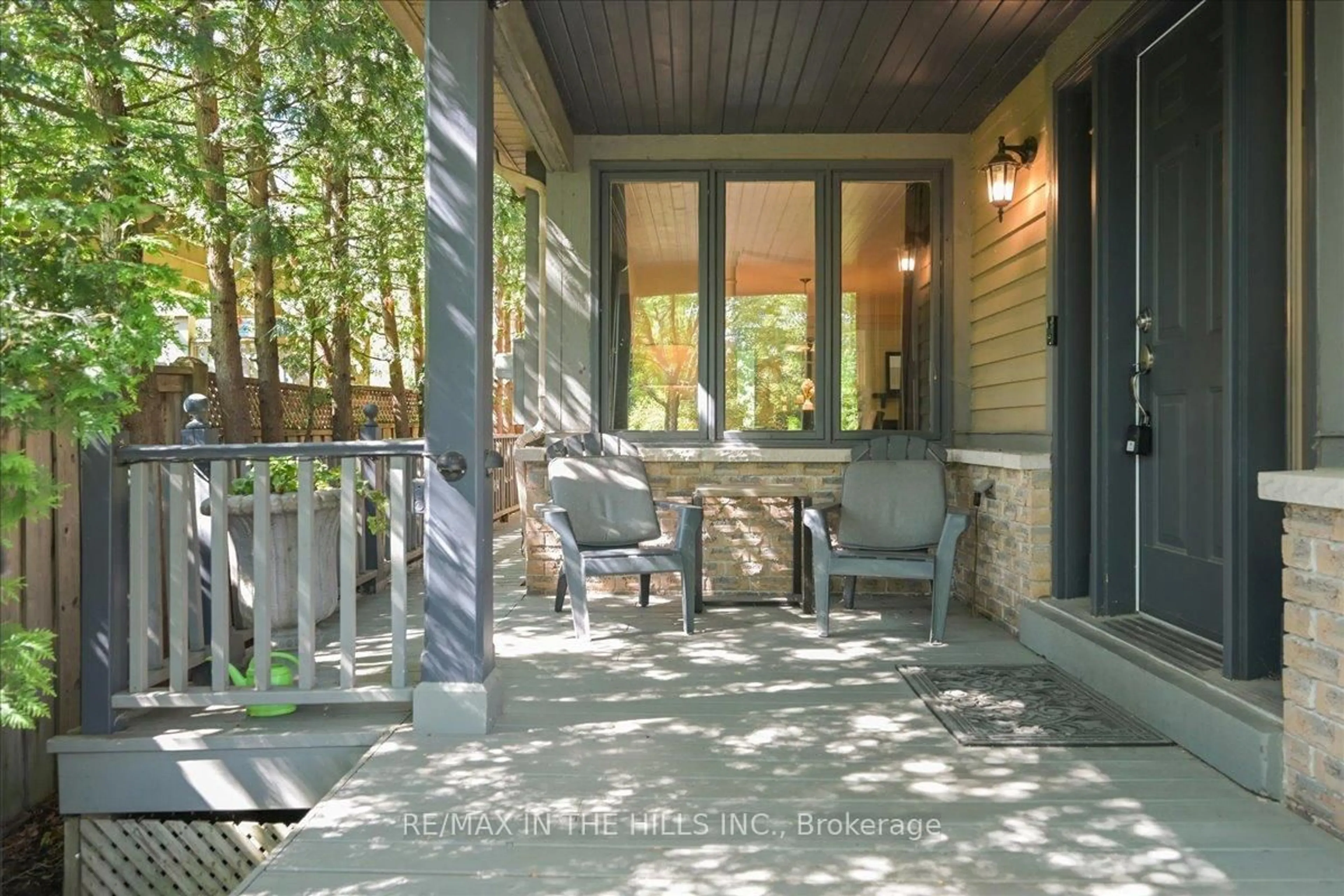 Patio, street for 5352 Glen Erin Dr, Mississauga Ontario L5M 5C2