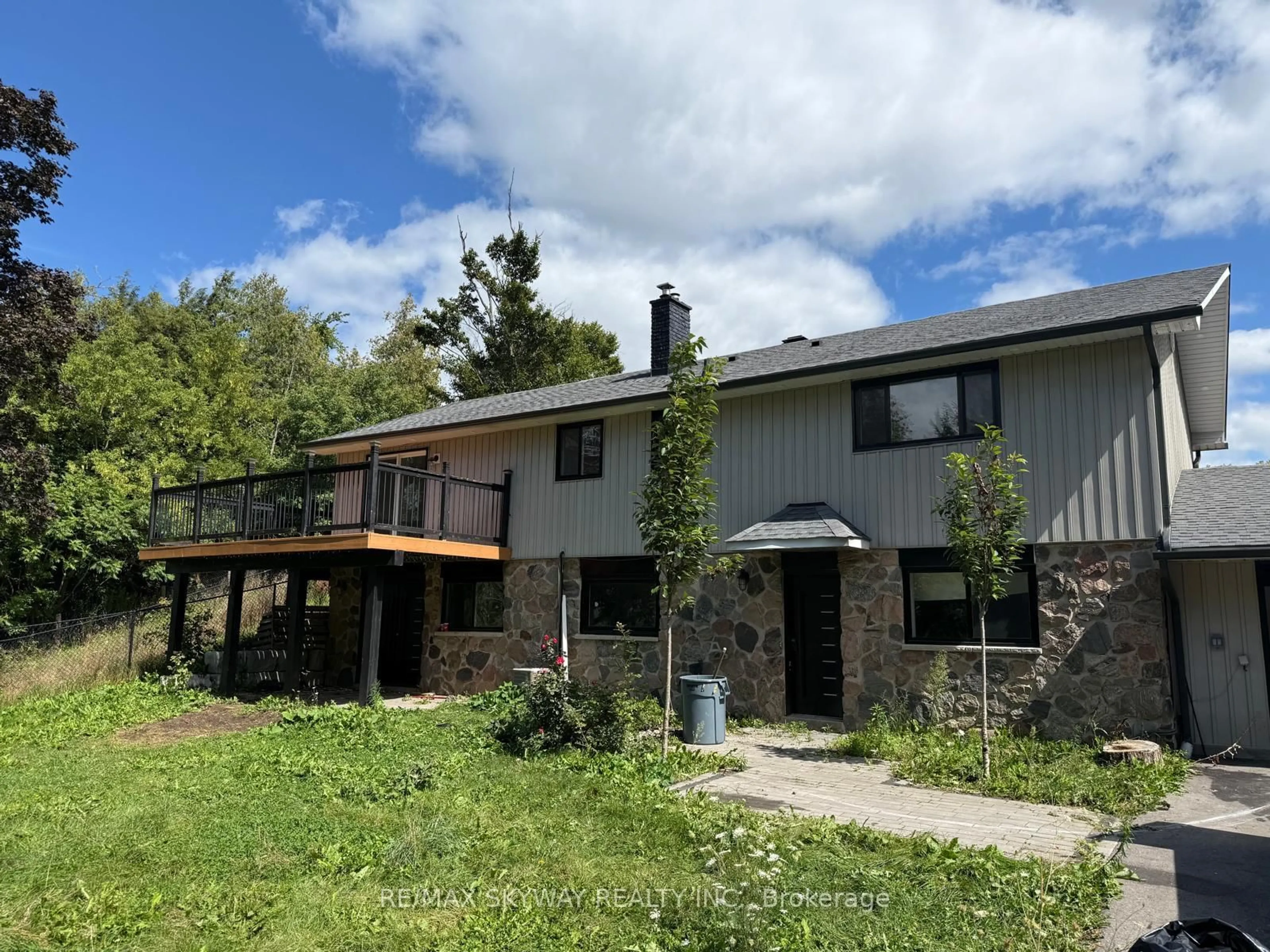 A pic from outside/outdoor area/front of a property/back of a property/a pic from drone, building for 6700 32 Side Road Sdrd, Halton Hills Ontario L7J 2L9