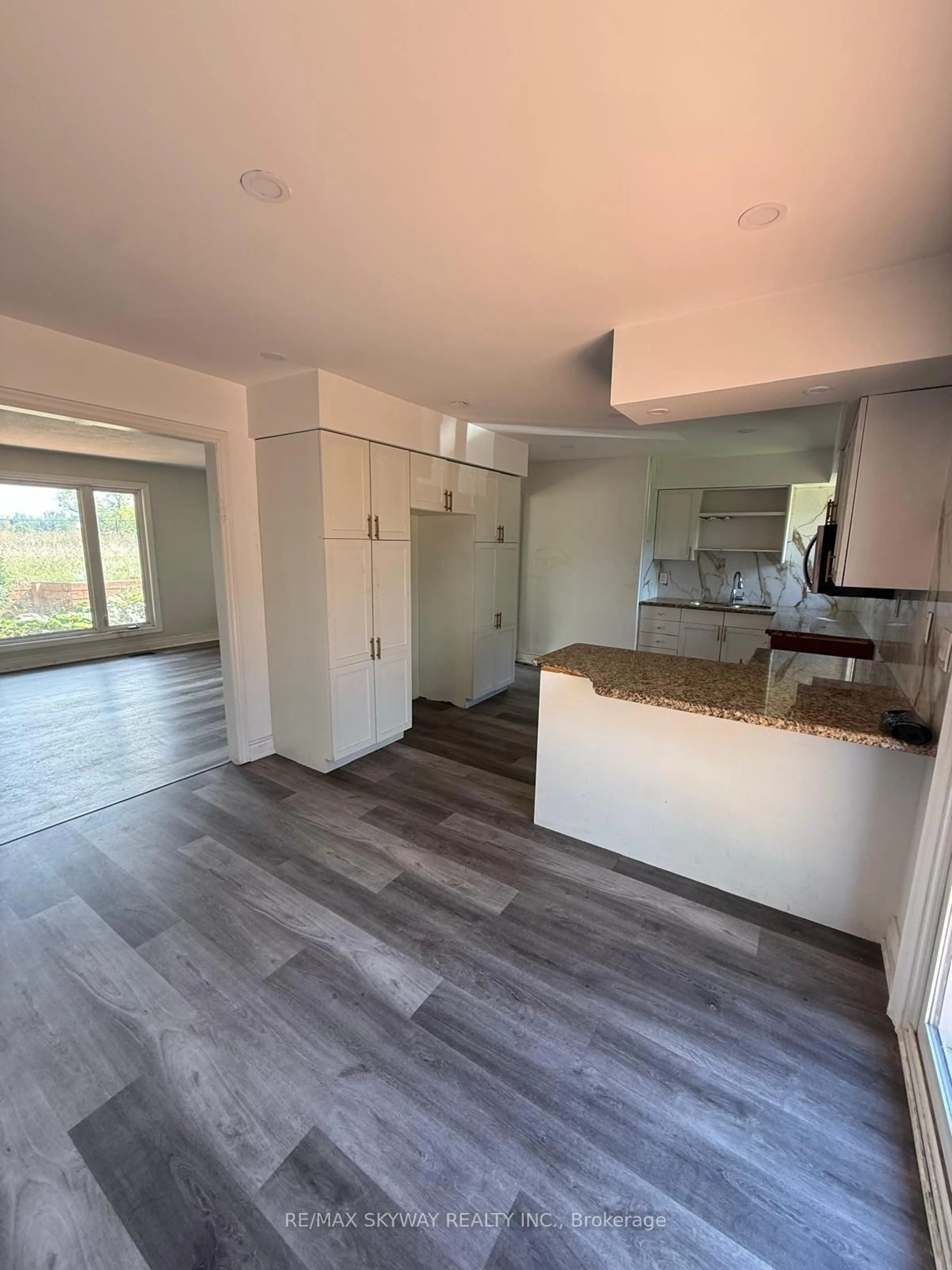 Open concept kitchen, unknown for 6700 32 Side Road Sdrd, Halton Hills Ontario L7J 2L9