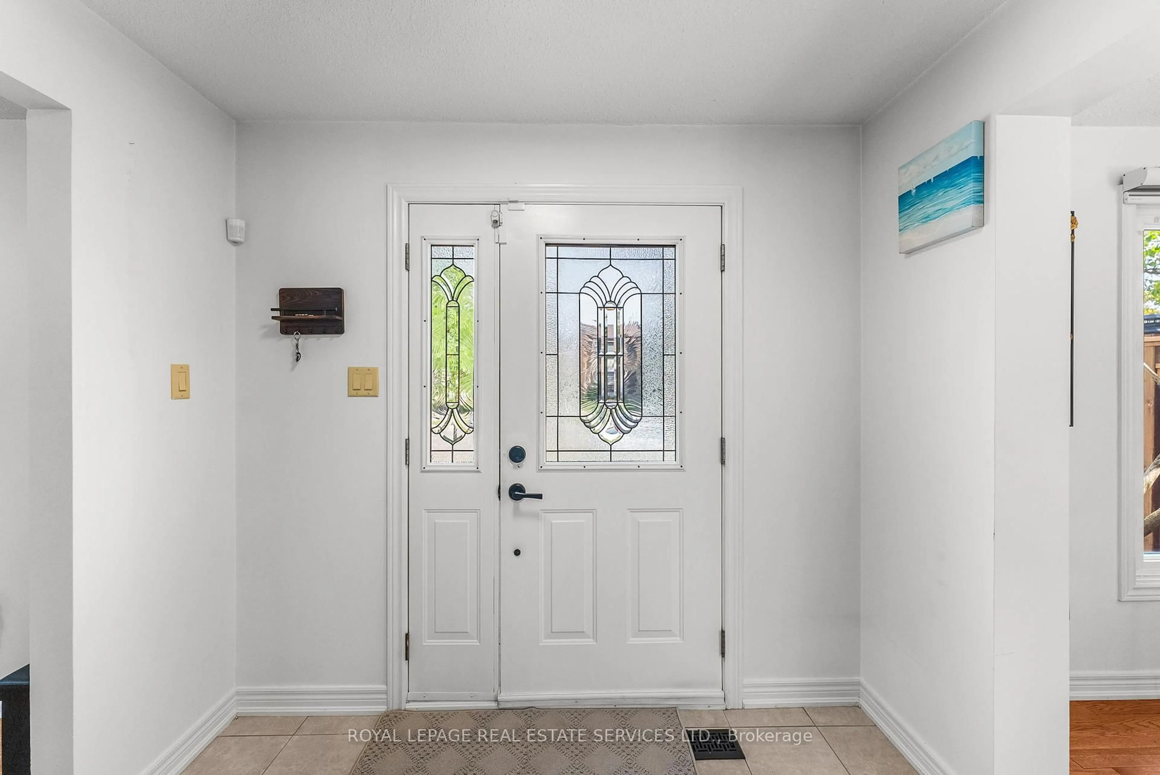 Indoor entryway for 2 Mangrove Rd, Brampton Ontario L6S 3Y1