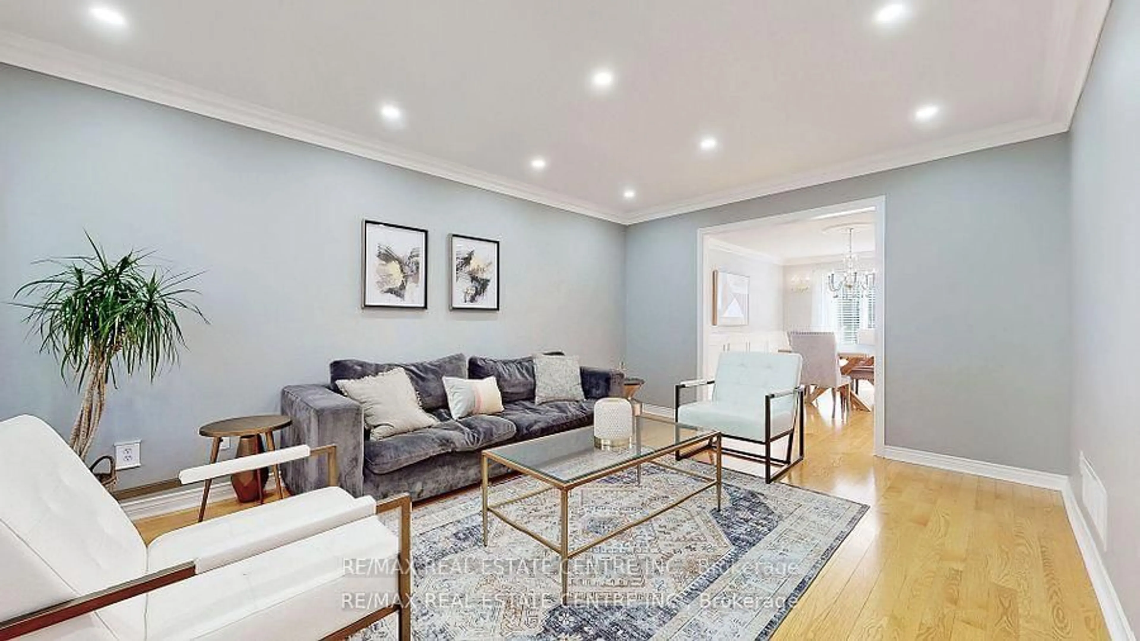 Living room with furniture, unknown for 3408 Trelawny Circ, Mississauga Ontario L5N 6N6