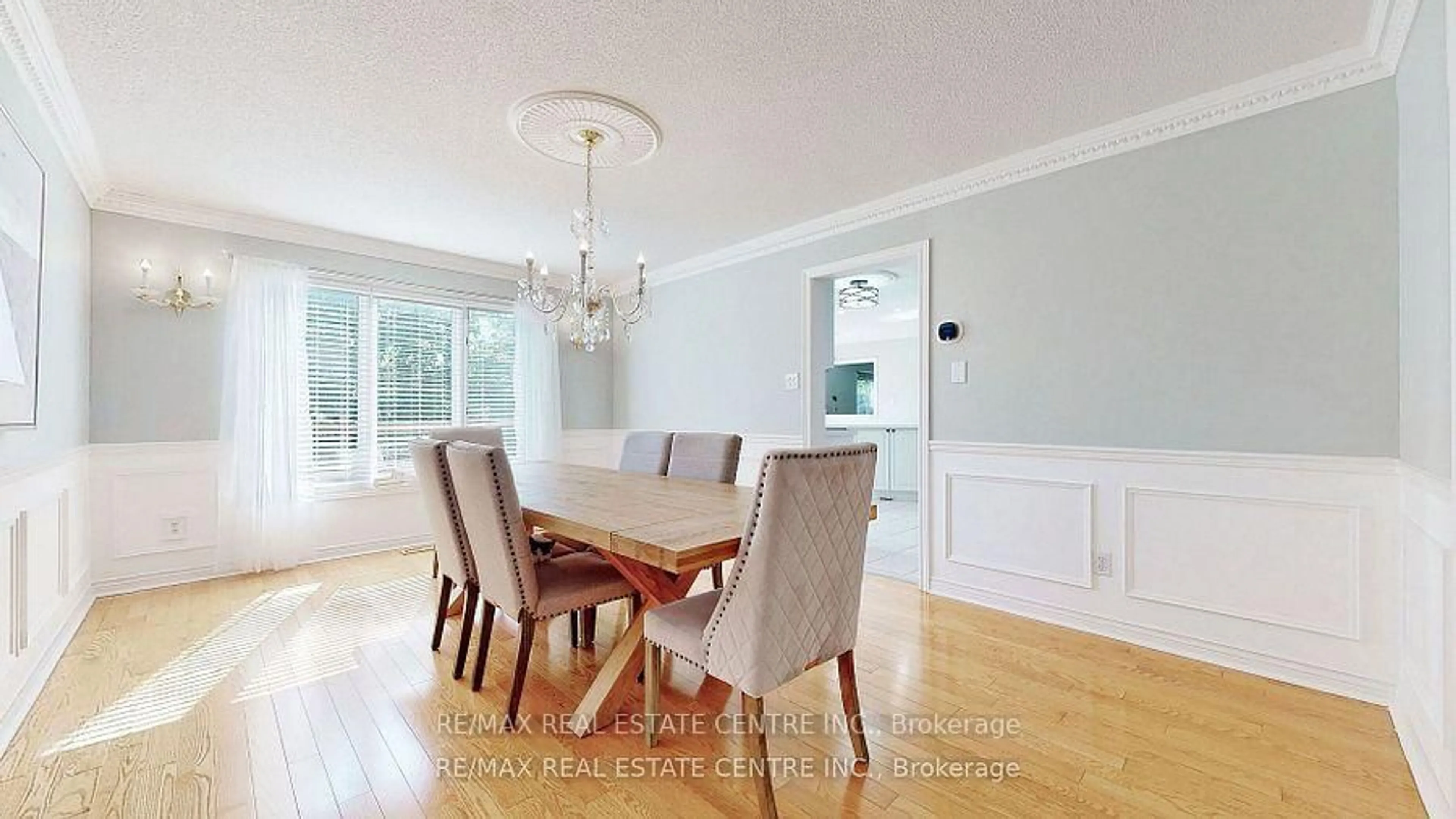 Dining room, wood/laminate floor for 3408 Trelawny Circ, Mississauga Ontario L5N 6N6