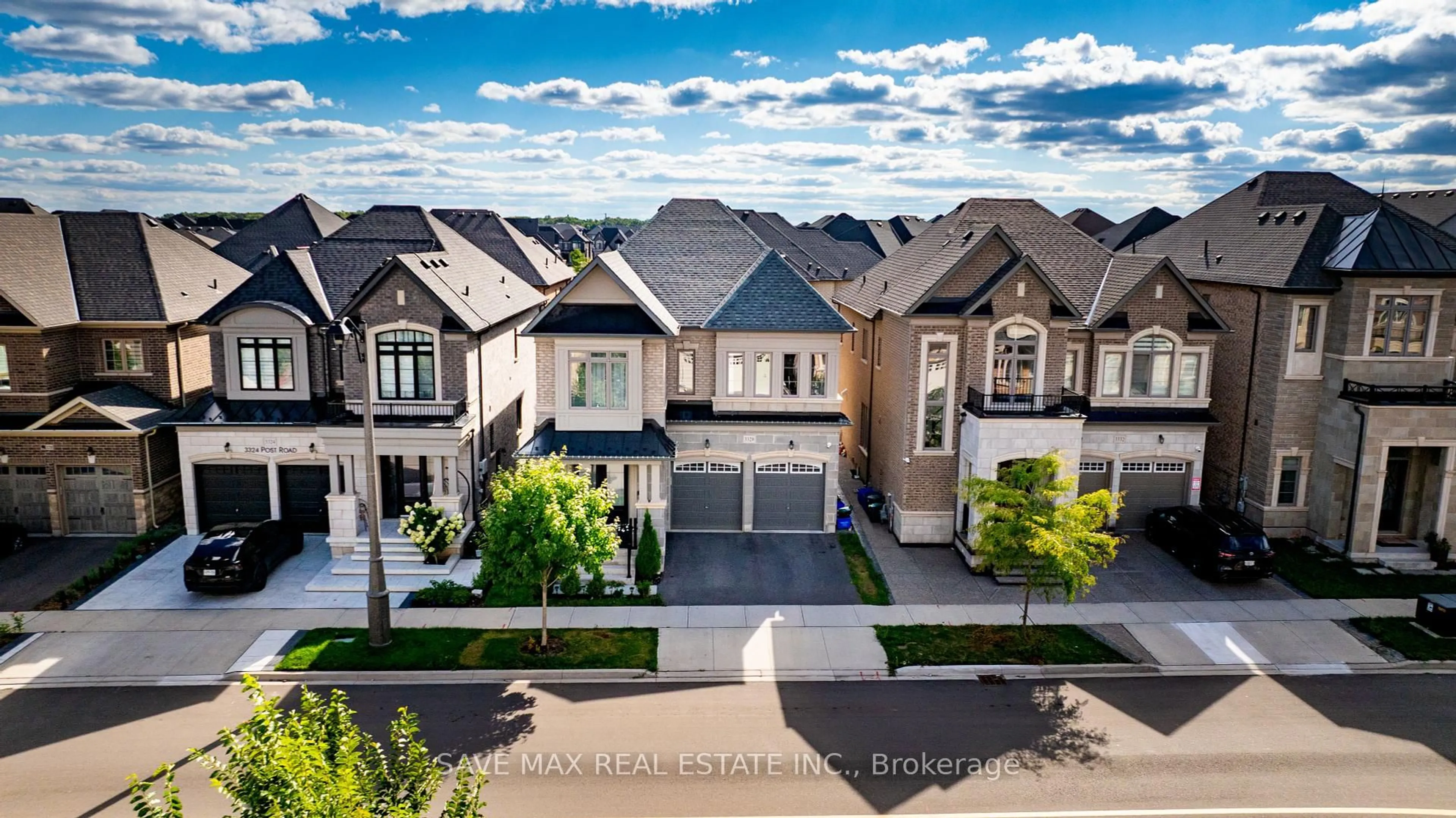 A pic from outside/outdoor area/front of a property/back of a property/a pic from drone, street for 3328 Post Rd, Oakville Ontario L6H 0Z7