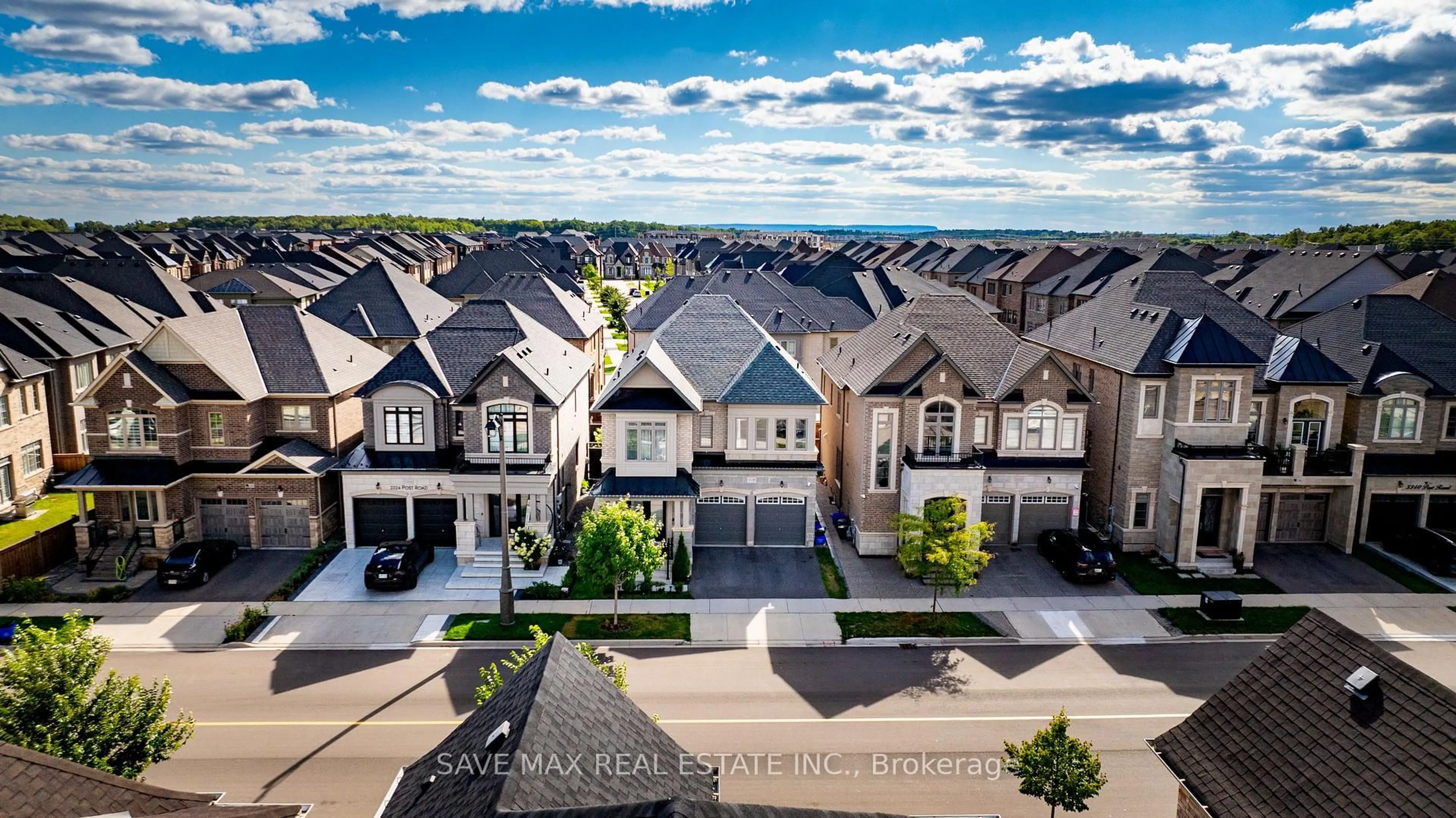 A pic from outside/outdoor area/front of a property/back of a property/a pic from drone, street for 3328 Post Rd, Oakville Ontario L6H 0Z7