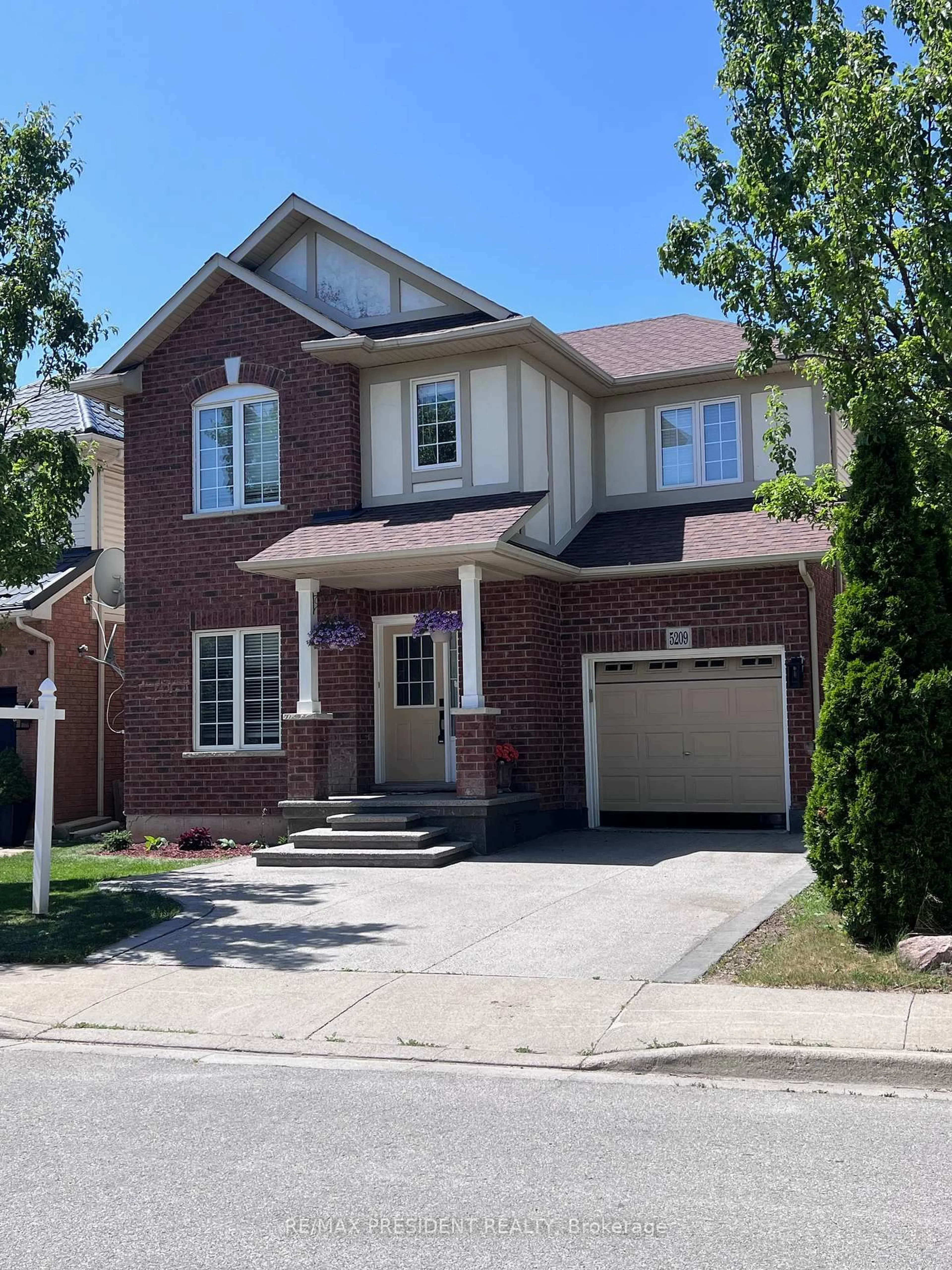 Home with brick exterior material, street for 5209 Danielle Dr, Burlington Ontario L7L 7L1
