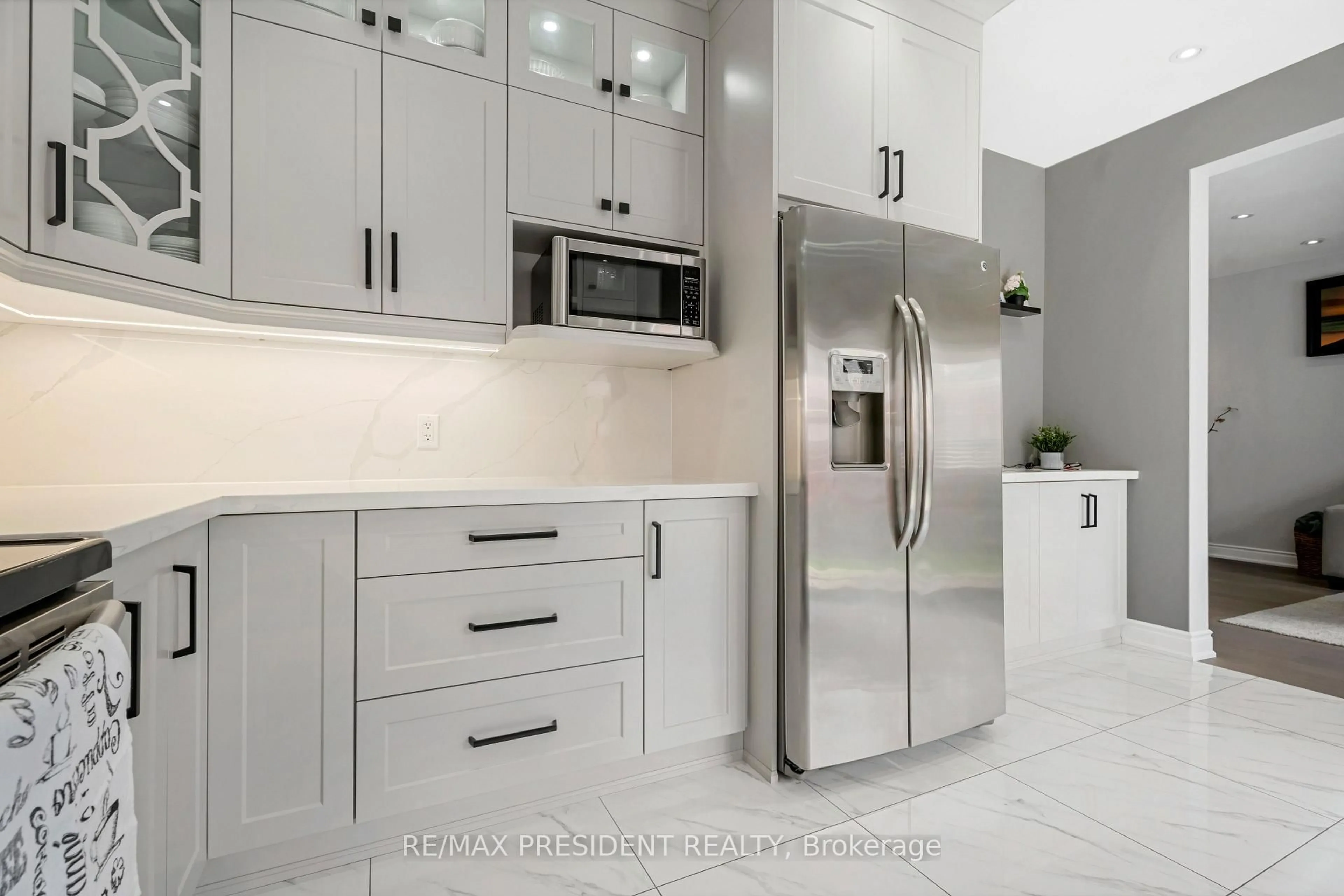 Contemporary kitchen, ceramic/tile floor for 5209 Danielle Dr, Burlington Ontario L7L 7L1