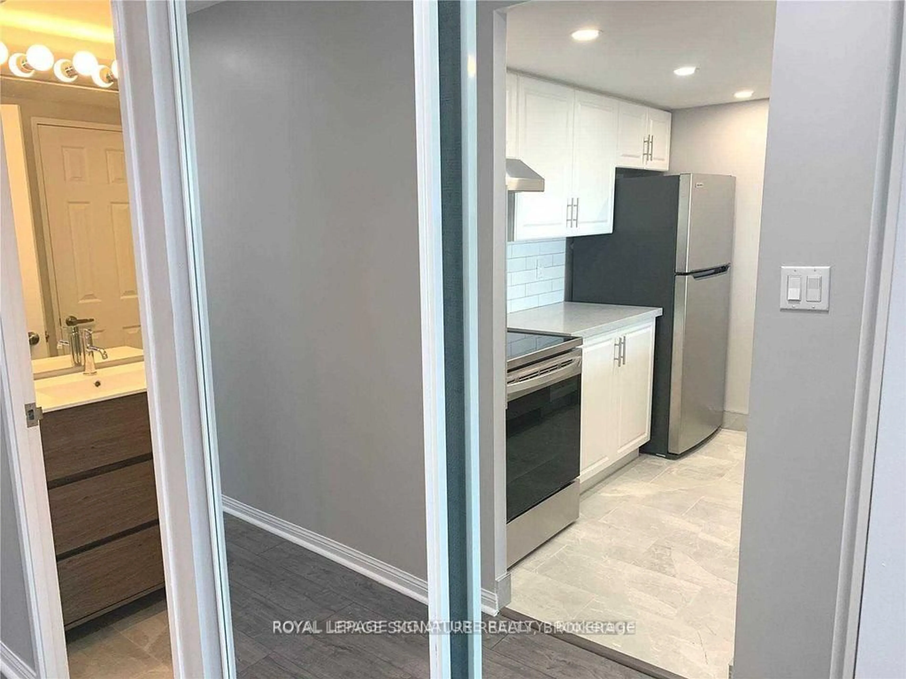 Standard kitchen, unknown for 101 Subway Cres #1414, Toronto Ontario M9B 6K4