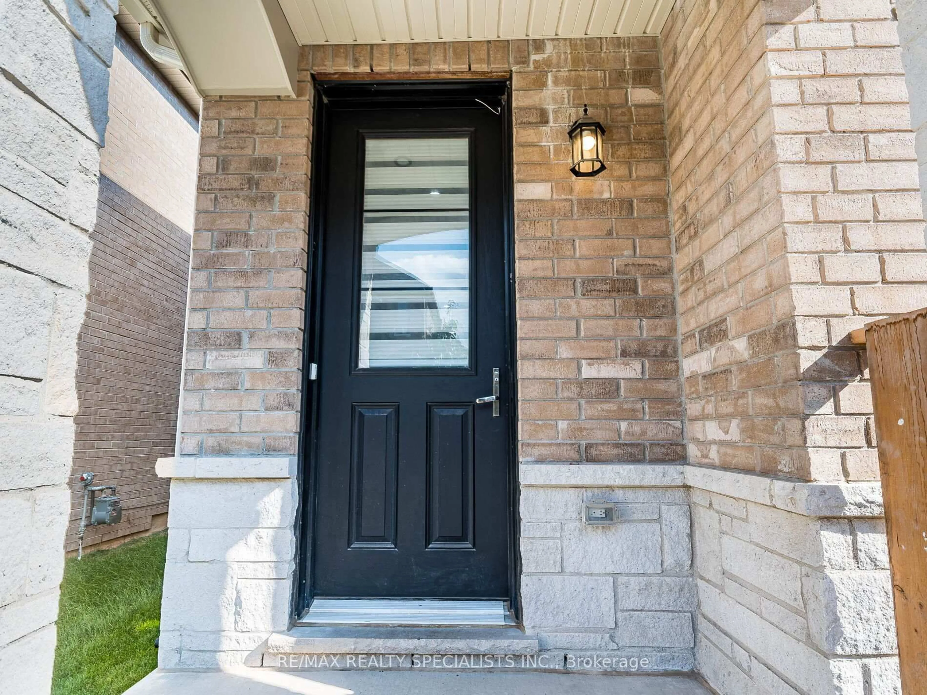 Indoor entryway for 1416 Oakmont Common, Burlington Ontario L7P 0V8