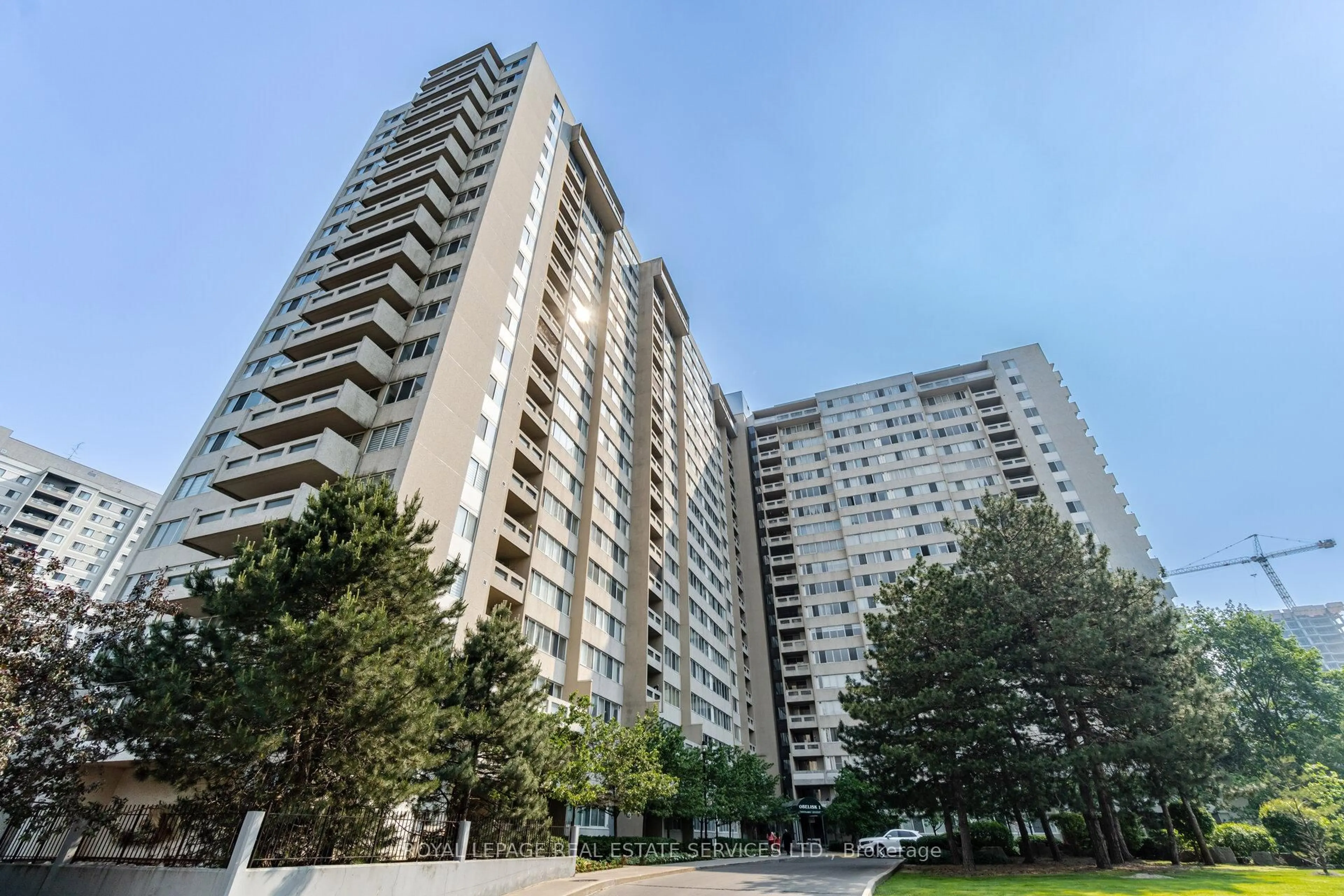 Unknown for 3590 Kaneff Cres #102, Mississauga Ontario L5A 3X3
