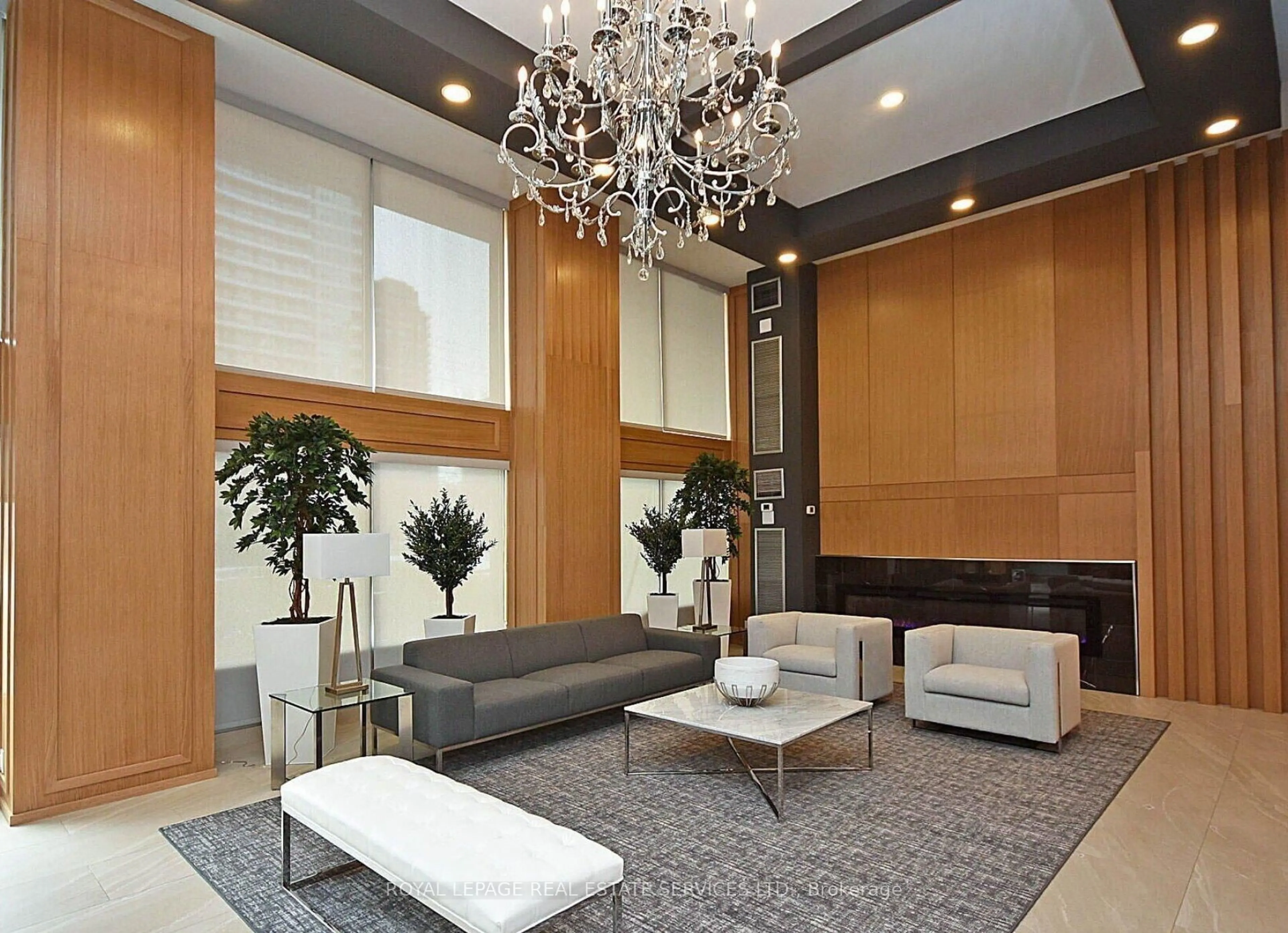 Lobby for 3590 Kaneff Cres #102, Mississauga Ontario L5A 3X3