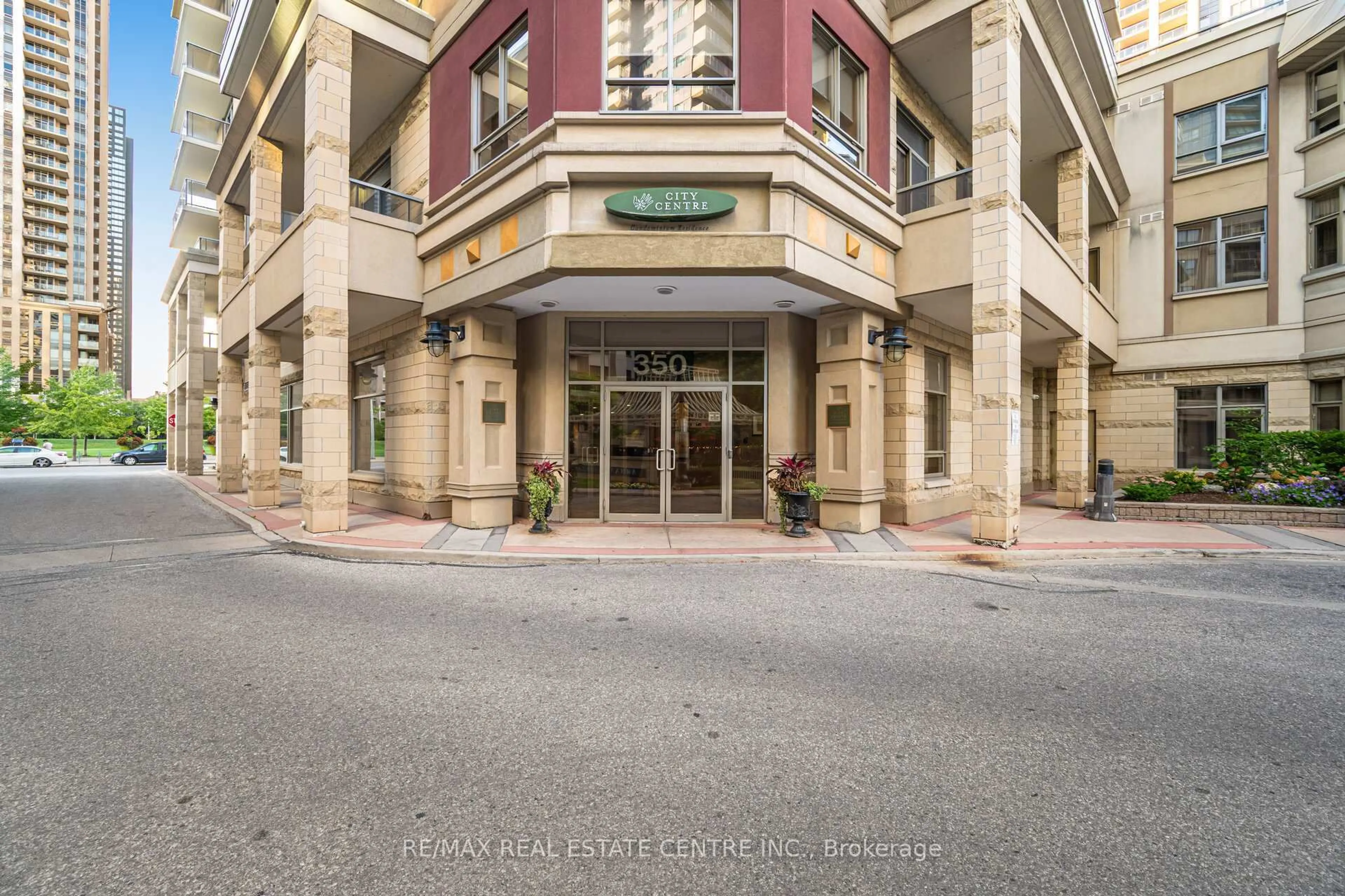 Indoor foyer for 350 Princess Royal Dr #209, Mississauga Ontario L5B 4N1