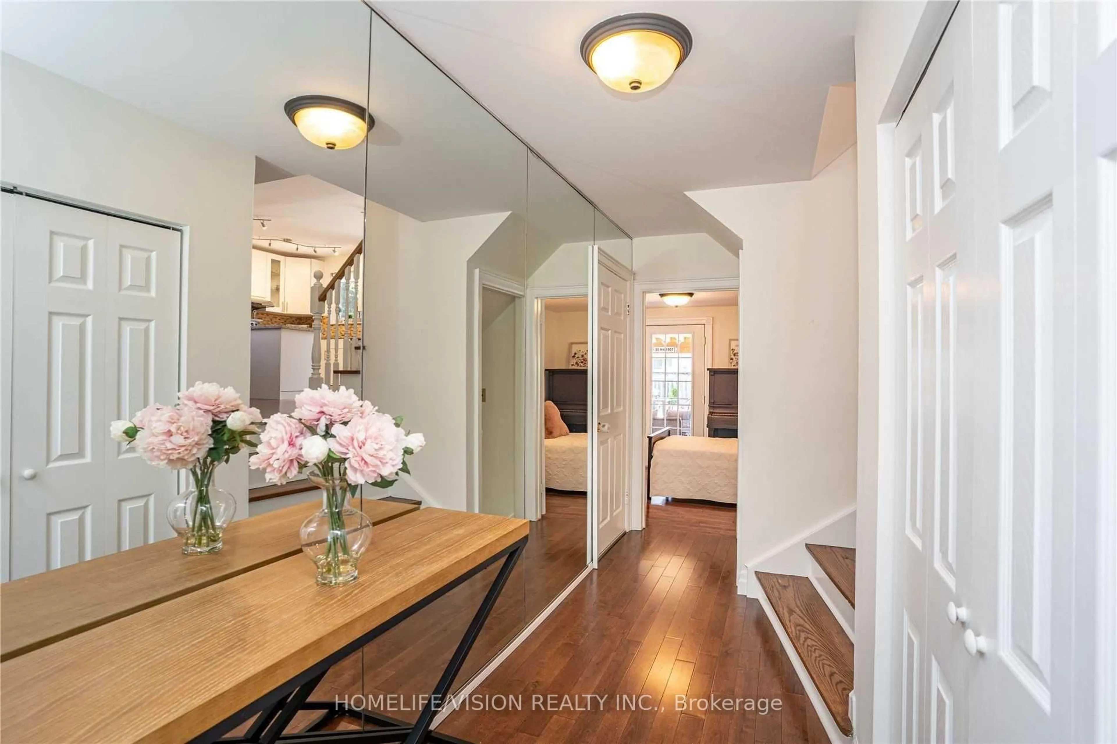 Indoor entryway for 16 Palgrave Cres, Brampton Ontario L6W 1C9
