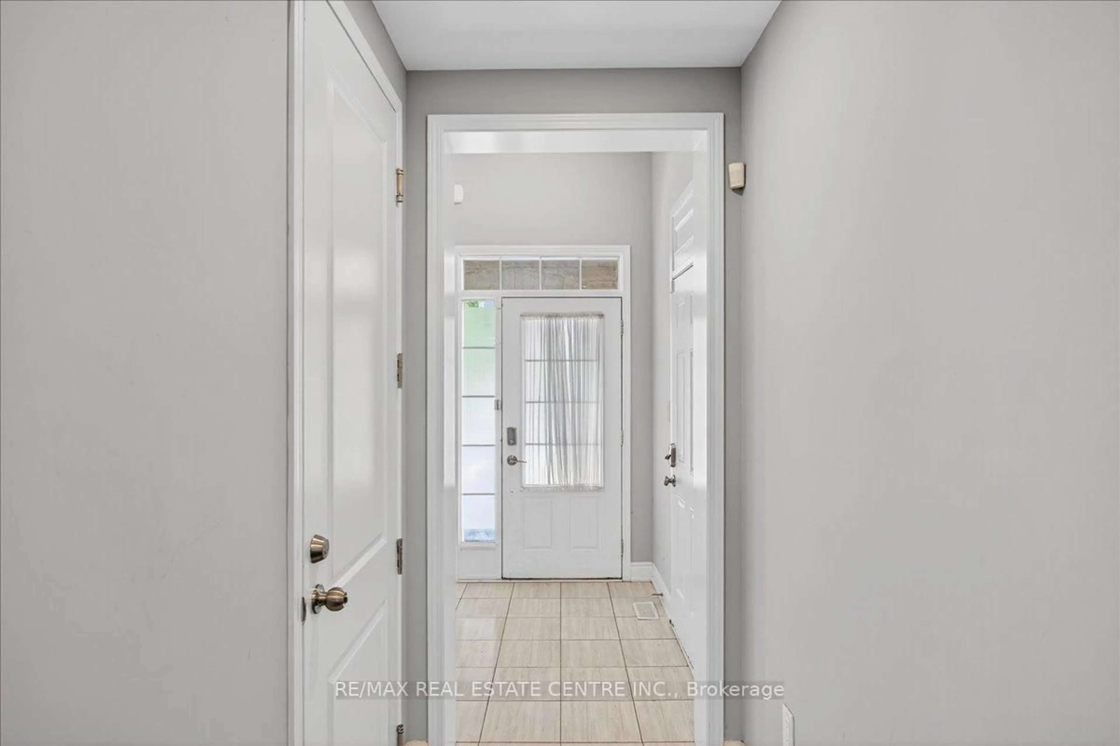 Indoor entryway for 249 Hinton Terr, Milton Ontario L9T 7K6